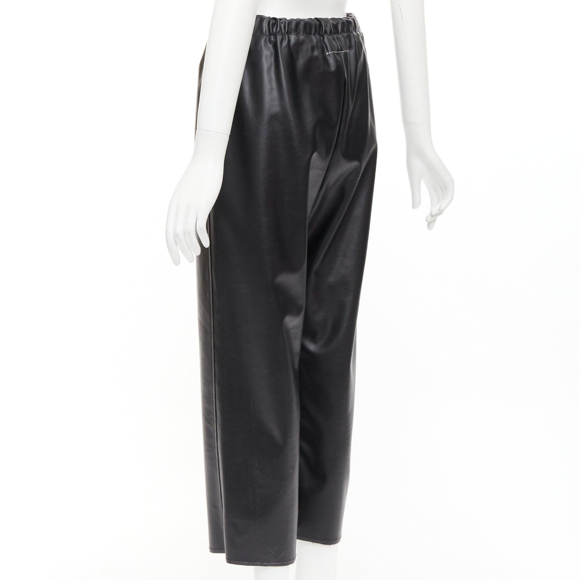 MAISON MARGIELA MM6 MM6 pantalon cropped en faux cuir noir avec œillets IT38 XS en vente 1