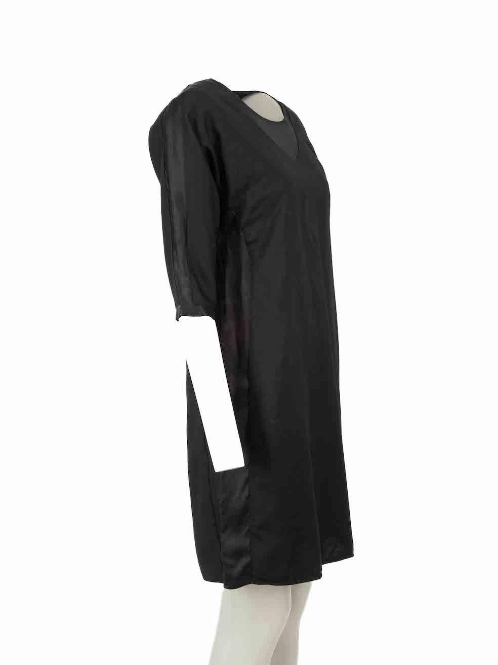 CONDITION is Very good. Minimal wear to dress is evident. Minor pulls to overall fabric on this used MM6 Maison Margiela designer resale item.
 
Details
Black
Wool
Shift dress
Knee length
Round neckline
Contrast panelled
Back zip closure

Made in