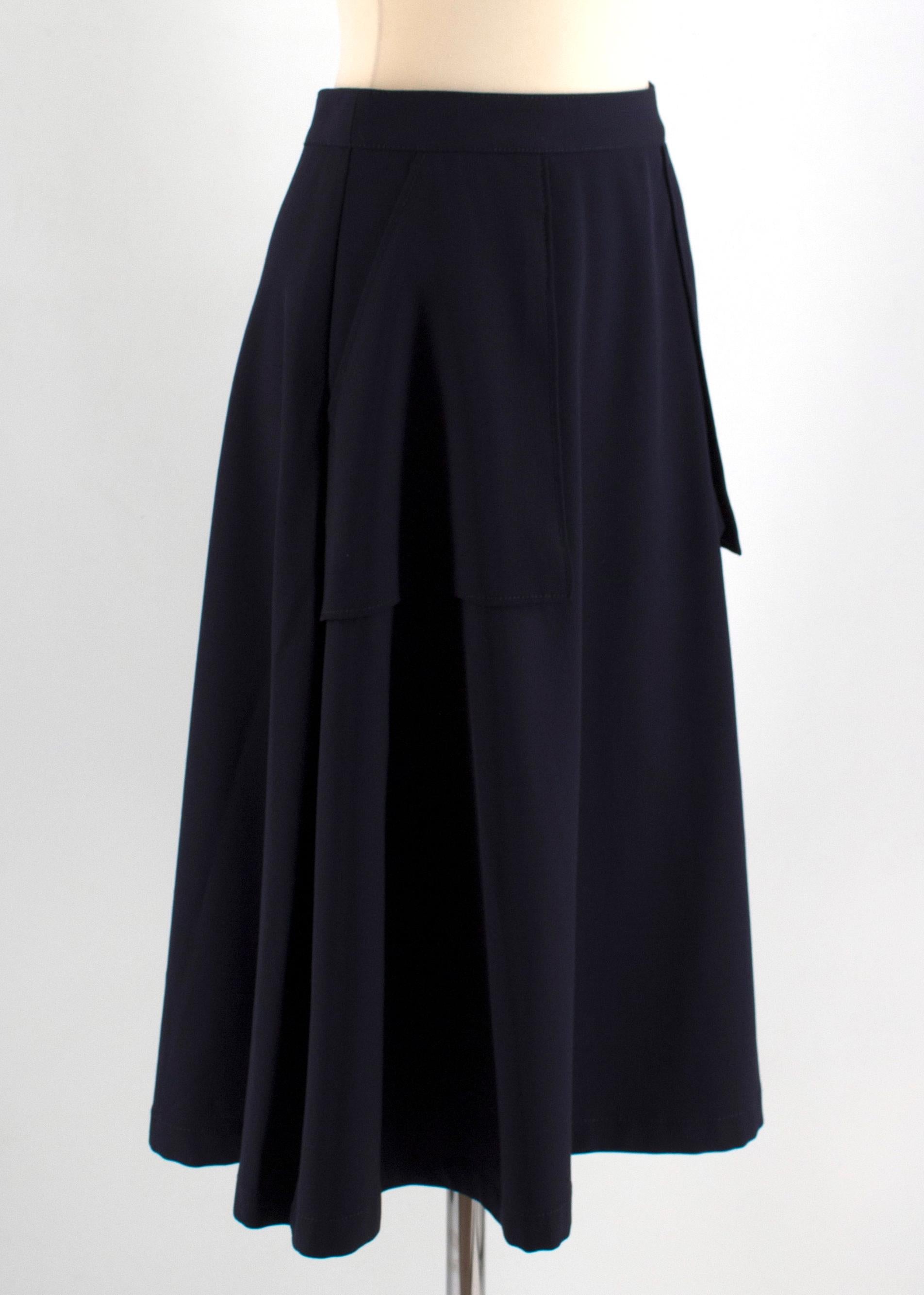 Maison Margiela Navy Blue Pocket Skirt

-Navy, mid-weight woven fabric
-2 exposed pockets 
-One Back pocket
-A-line shape
-Lining:100% viscosa

Please note, these items are pre-owned and may show some signs of storage, even when unworn and unused.