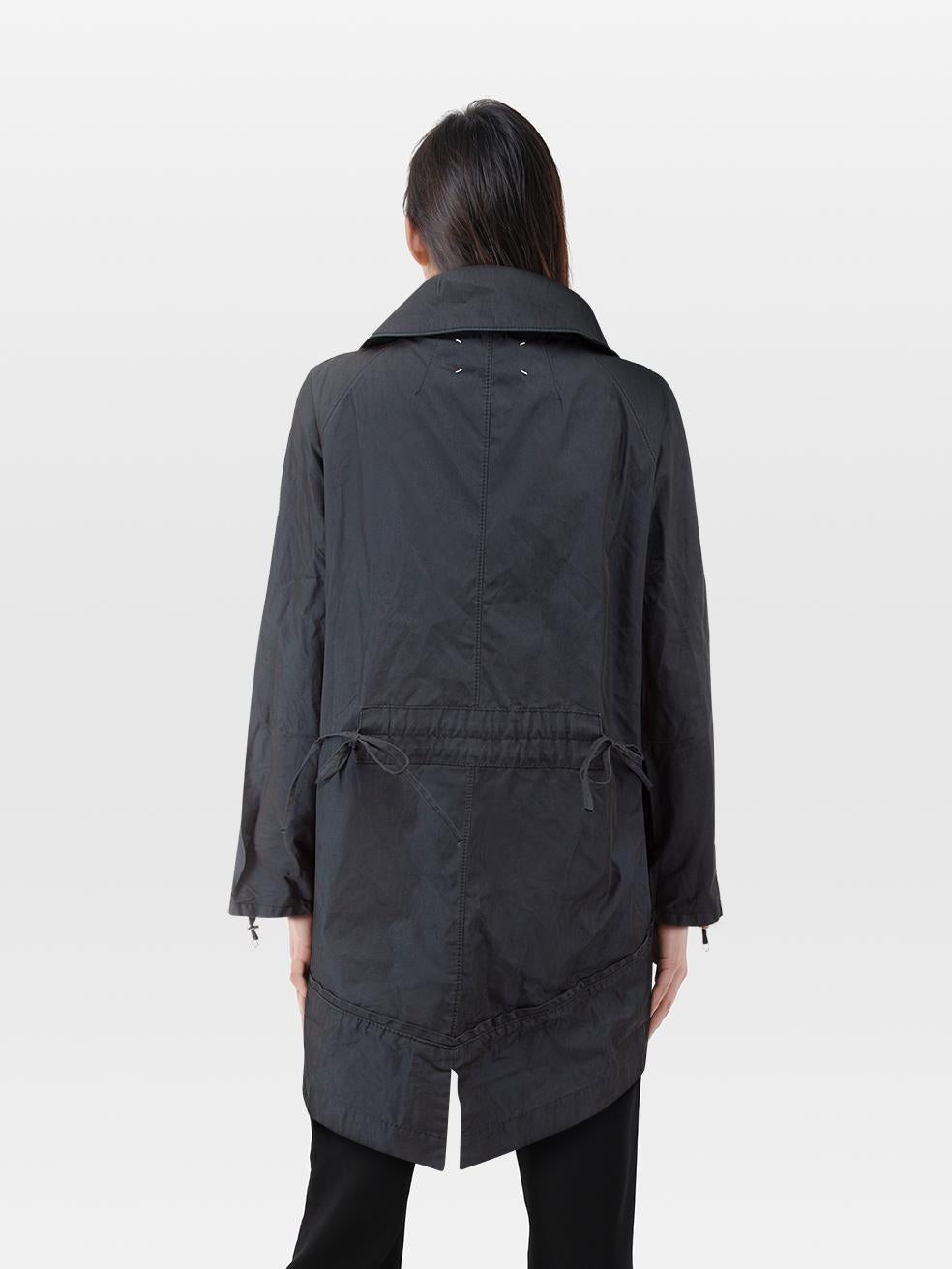 CONDITION is Good. General wear to jacket is evident. Moderate signs of wear with discoloration on the front, both sleeves, shoulders (front and back), and the back on this used Maison Margiela designer resale item.
 
 Details
 
 
 Navy¬†
 
 Cotton
