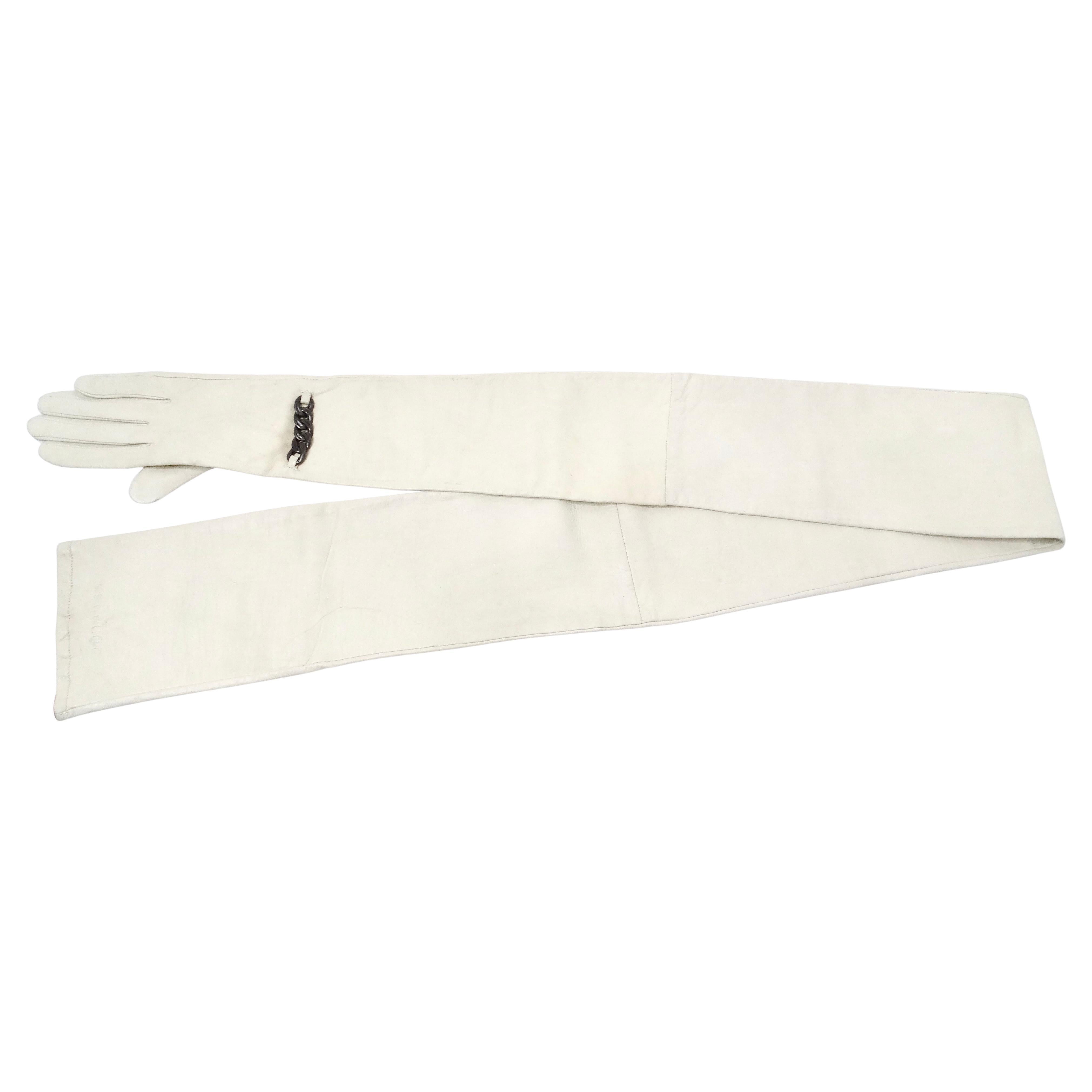 The Maison Margiela Off White Long Leather Glove with Chain Detail is a striking piece that exudes sophistication and modern edge. Crafted from premium leather, this extra-long glove extends gracefully to allow for effortless scrunching down the
