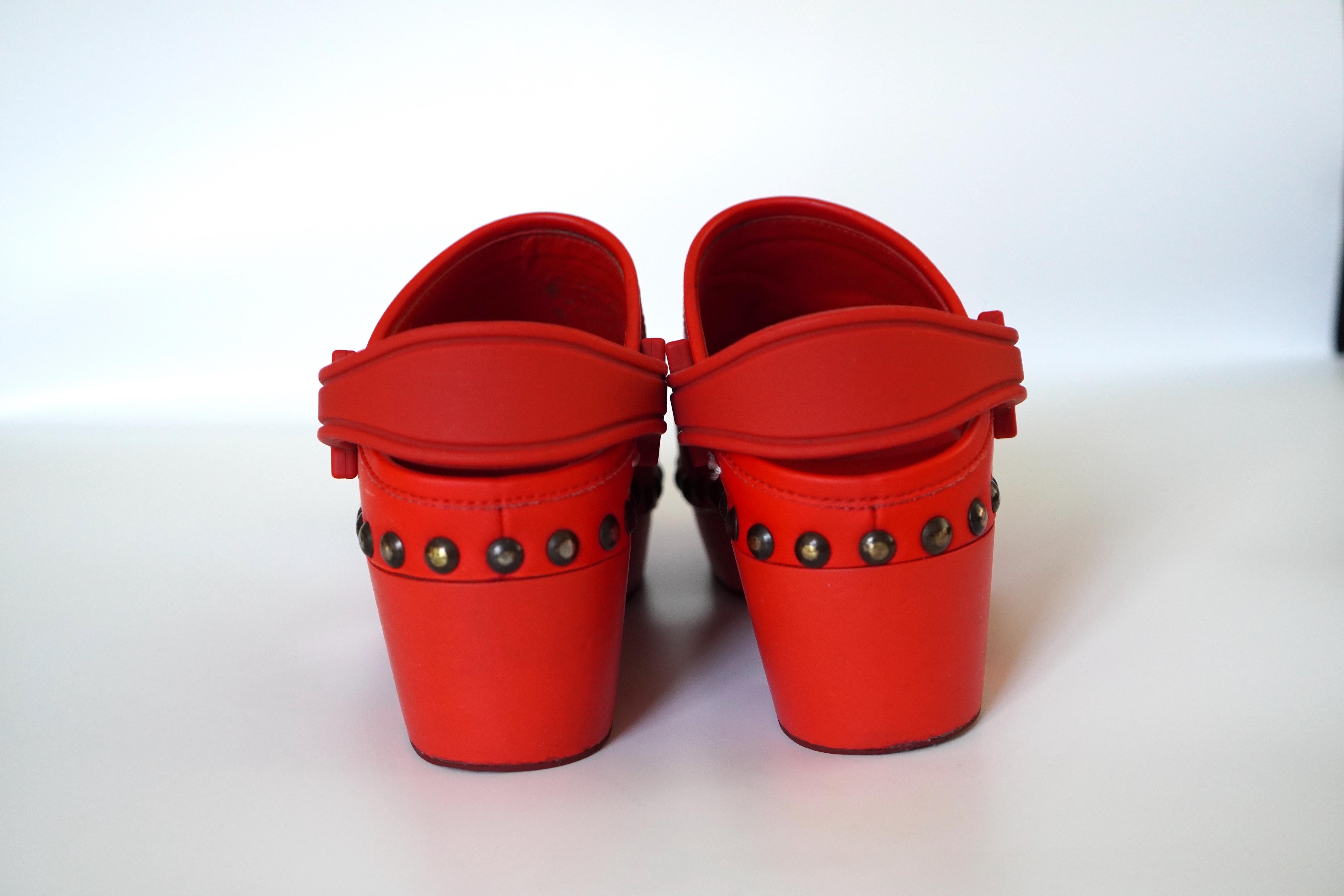 Women's Maison Margiela Red Leather Platform Croc Clogs 39 For Sale