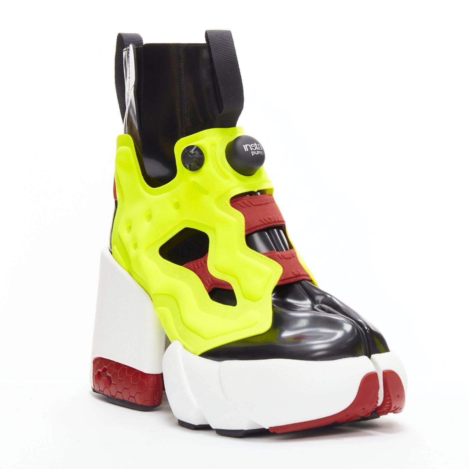 MAISON MARGIELA REEBOK Runway Tabi neon yellow red chunky boots EU39
Reference: TGAS/D00623
Brand: Maison Margiela
Designer: Martin Margiela
Collection: Reebok - Runway
Material: Leather, Fabric, Rubber
Color: Neon Yellow, Black
Pattern: