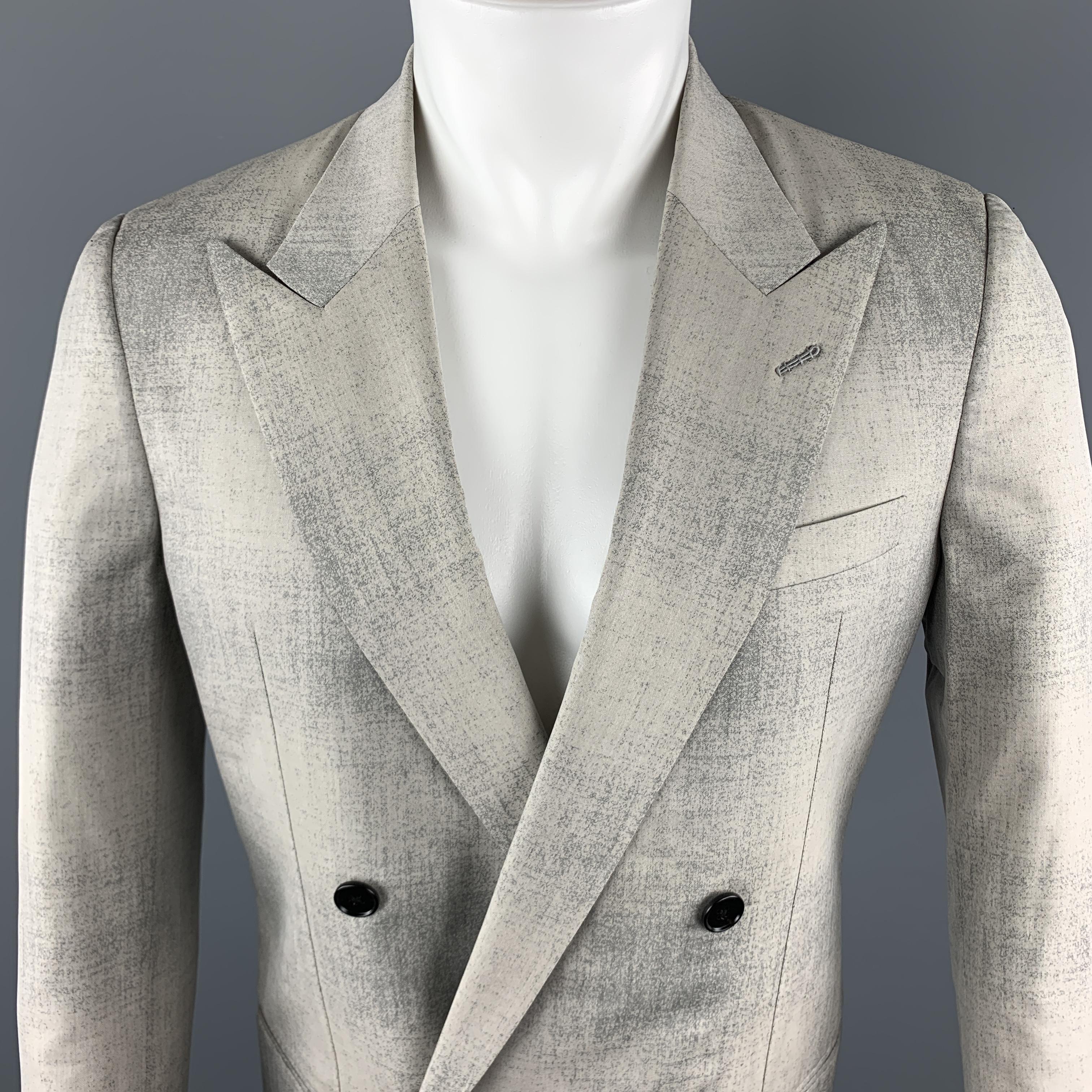 MAISON MARGIELA SARTORIAL Sport Coat comes in a gray marbled wool material, with a peak lapel, double breasted, slit pockets, cufflinks, and a single vent at back. Made in Italy.

Excellent Pre-Owned Condition.
Marked: IT