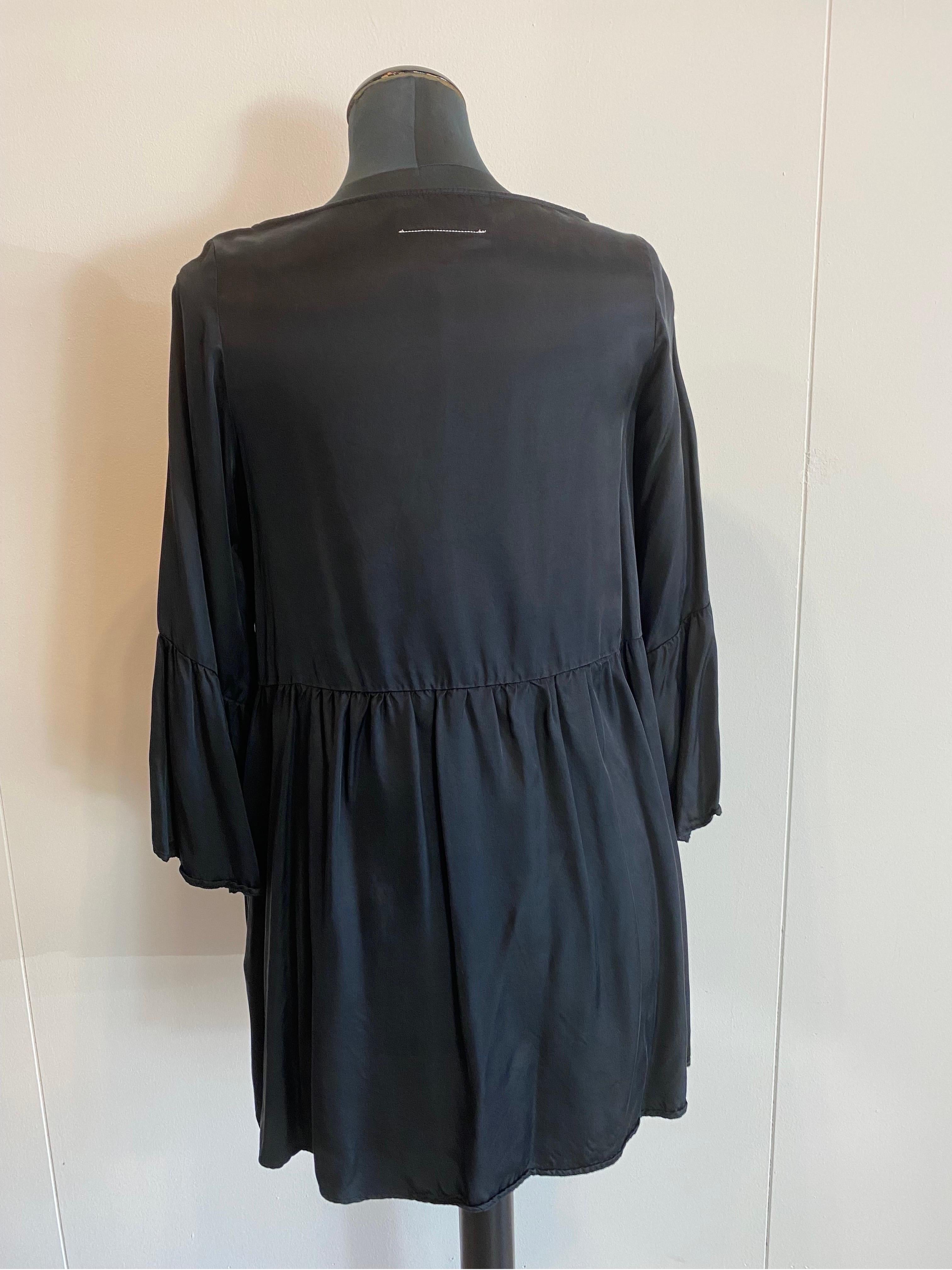 Kurzes schwarzes Kleid von Maison Margiela für Damen oder Herren im Angebot