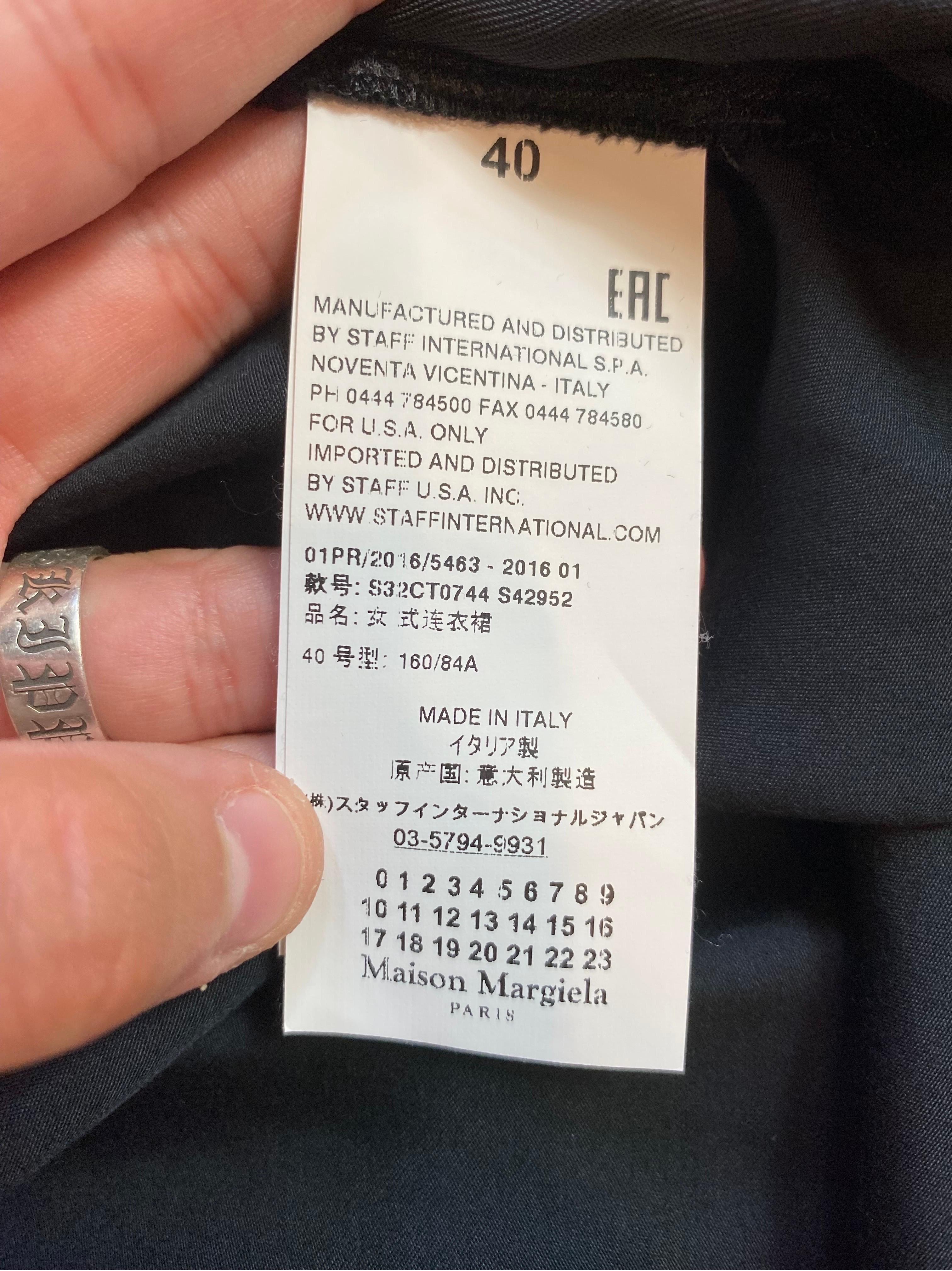 Kurzes schwarzes Kleid von Maison Margiela im Angebot 3