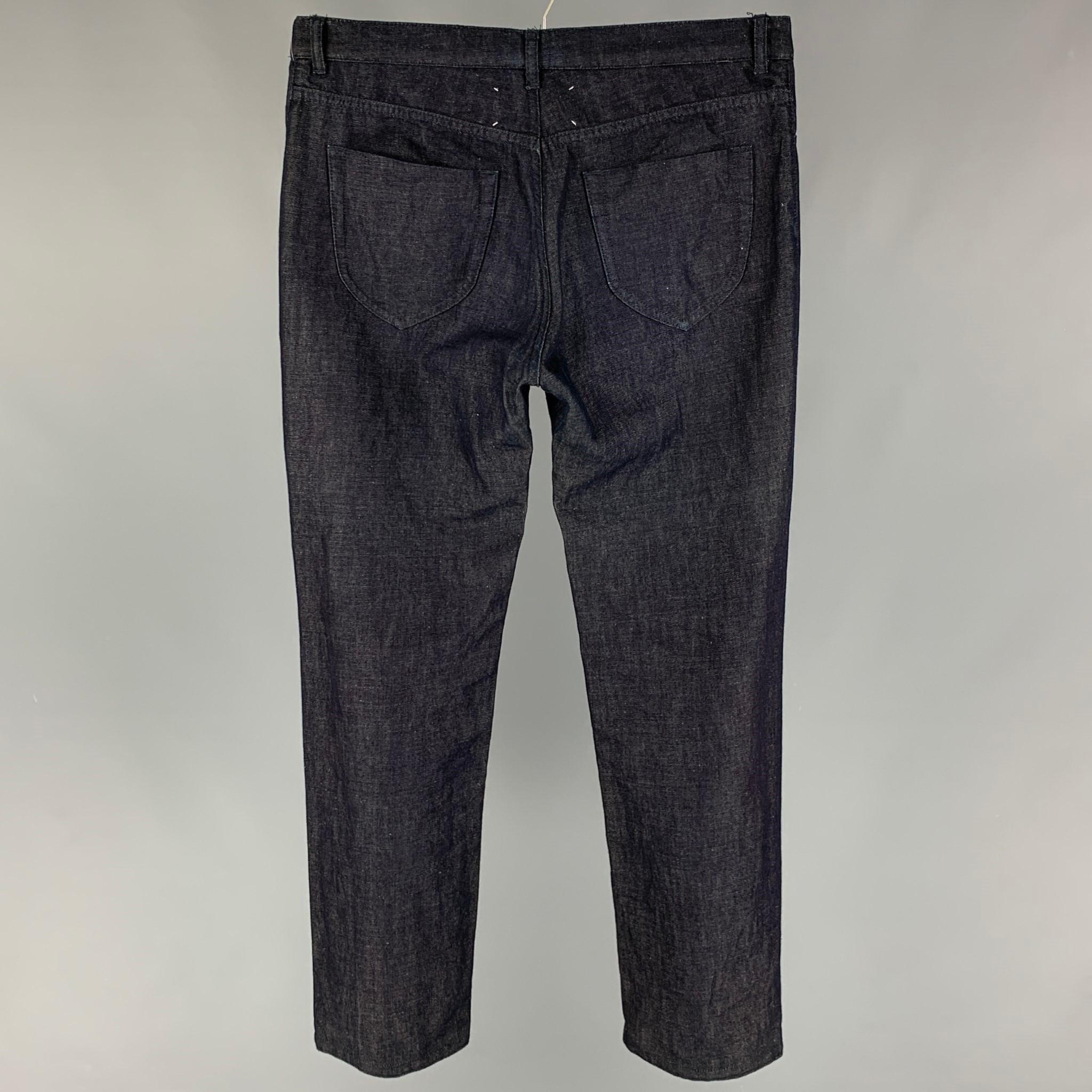 MAISON MARGIELA pants comes in a indigo cotton featuring a regular fit, straight leg, and a button fly closure. Made in Italy. 

Very Good Pre-Owned Condition.
Marked: 50

Measurements:

Waist: 34 in.
Rise: 10 in.
Inseam: 29 in. 