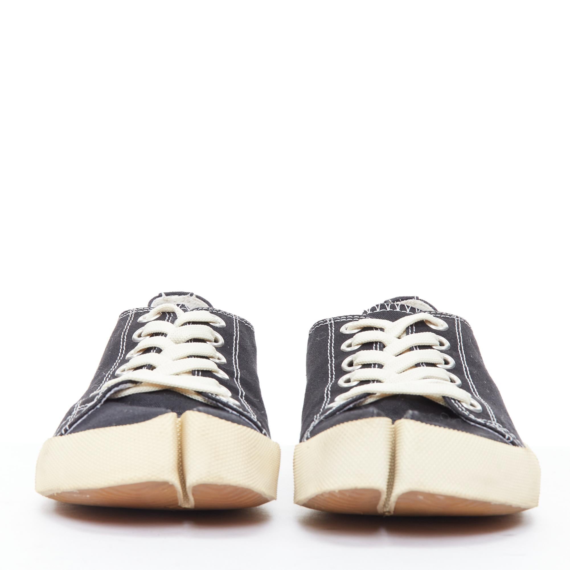 Beige MAISON MARGIELA Tabi baskets basses en toile noire avec logo en tissu EU38.5