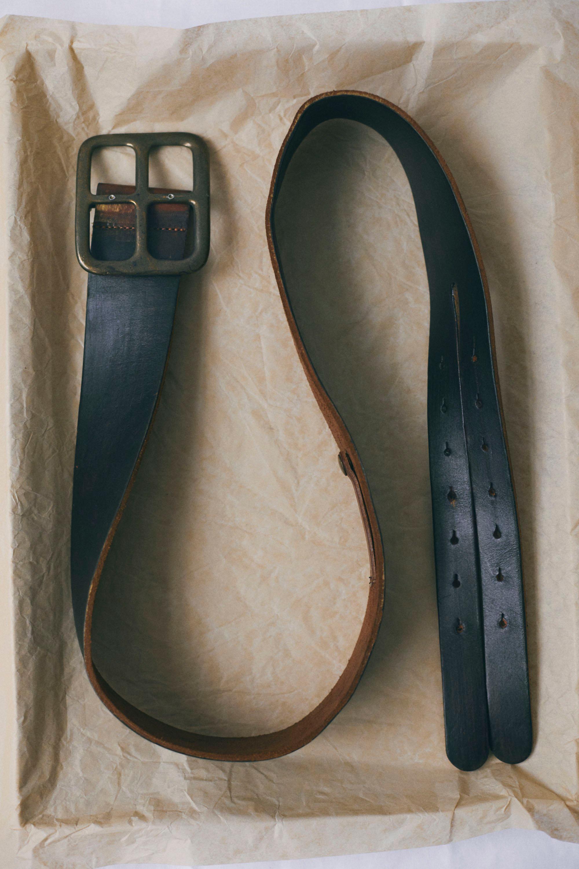 2001 Maison Martin Margiela wide split belt. Weathered buckle. Artisanal Line (marked 0 & 10) 

Black / Brown

Very good condition

