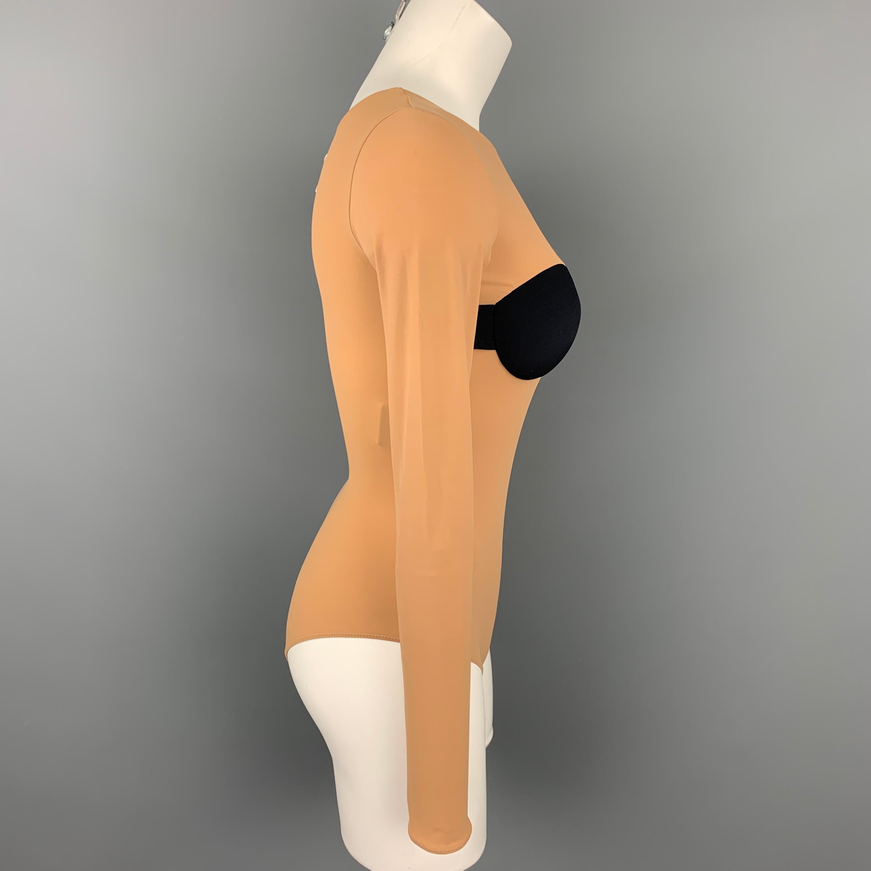 MAISON MARTIN MARGIELA Bodysuit in nudefarbenem Nylon mit schwarzem BH-Design.  Hergestellt in Italien. 

Sehr guter gebrauchter Zustand.
Markiert: 42

Abmessungen:

Schultern: 13.5 in.
Oberweite: 30 in.
Ärmel: 25,5 Zoll.
Länge: 19,5 Zoll. 