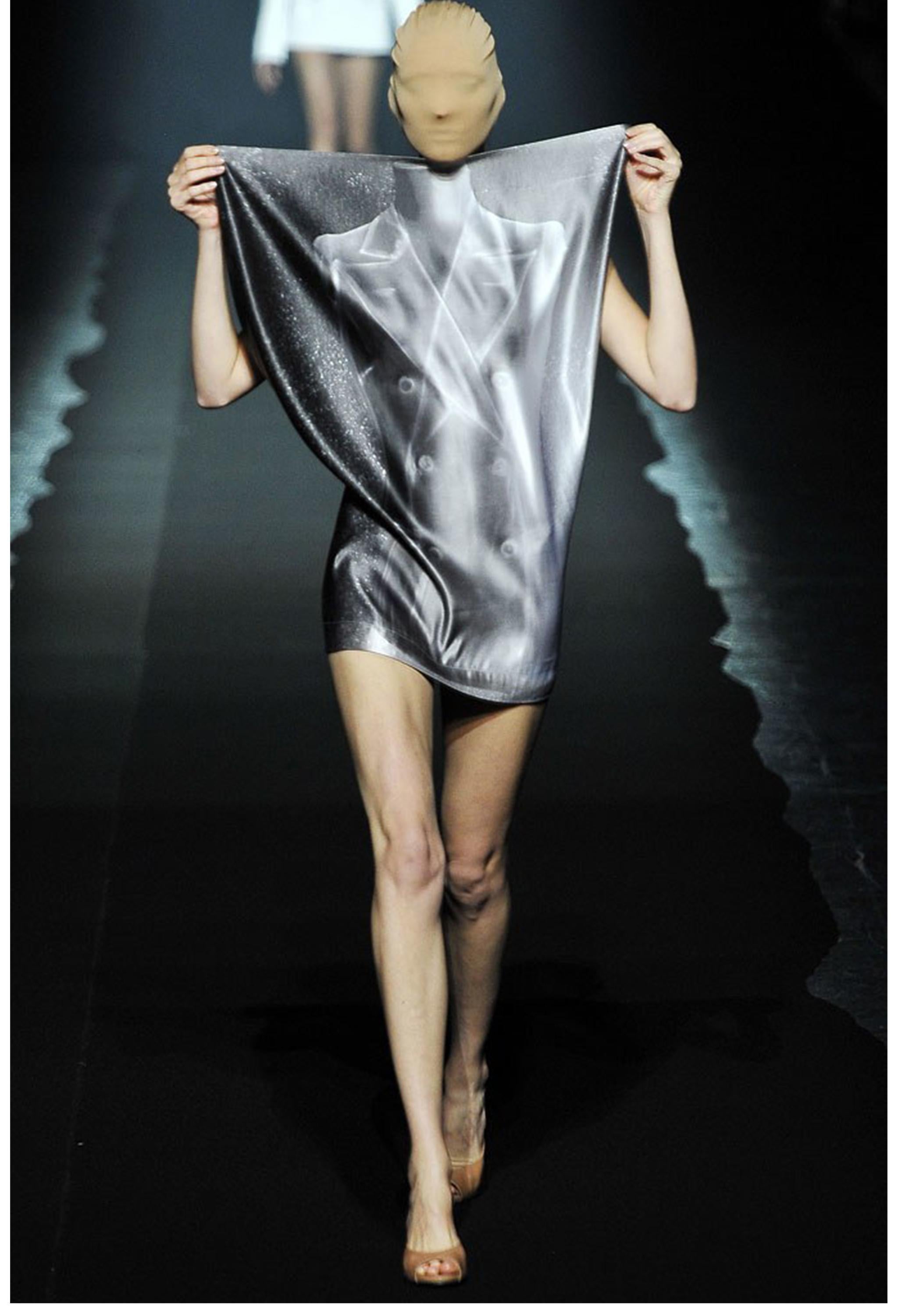 Maison Martin Margiela: handgefertigtes Trompe-l'oeil-Top, 2009 (Grau) im Angebot