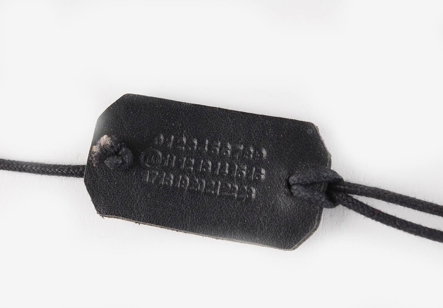 Item for sale is 100% genuine Martin Margiela Army Style AW04 Necklace
Color: Black
(An actual color may a bit vary due to individual computer screen interpretation)
Material: Leather
Tag size: One Size
This necklace is great quality item. Rate 9 of