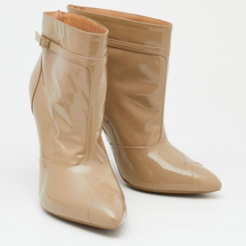 Maison Martin Margiela Botines de charol beige Talla 37.5 en Bueno estado para la venta en Dubai, Al Qouz 2