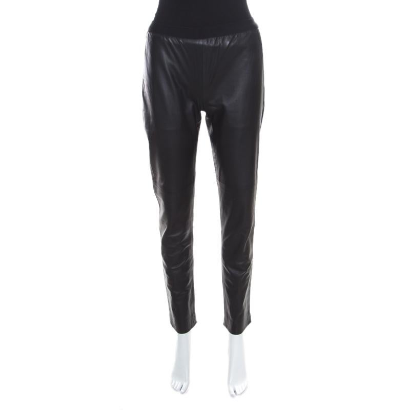 These leggings from Maison Martin Margiela are just perfect to make a fashion statement in an effortless way. Made from lamb leather, it will assist your style for years. The pair will give you a fabulous fit and you can wear it with blazer and