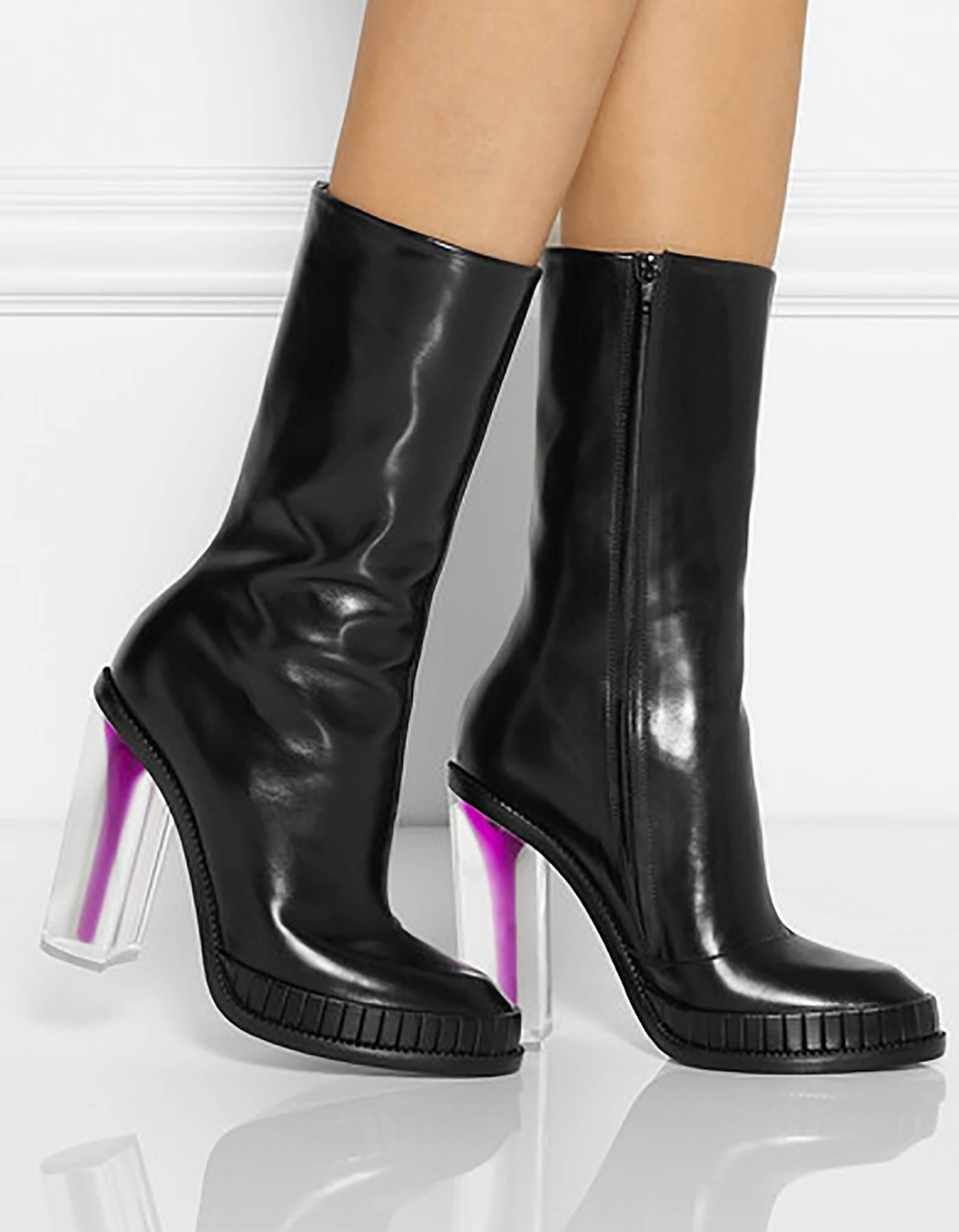 Maison Martin Margiela Black Leather & Shaded Plexiglass Boots Sz 39

Features a shaded purple stilleto heel illusion in chunky plexiglass heel

Made In: Italy
Color: Black
Materials: Leather, plexiglass
Closure/Opening: Side zip closure
Sole Stamp: