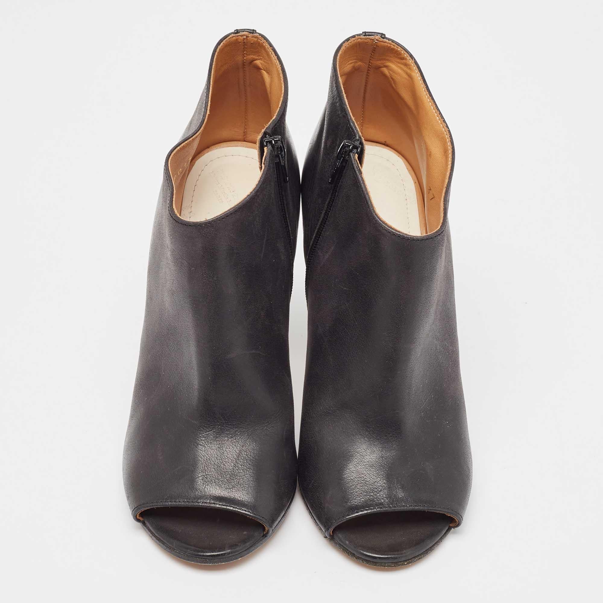 Maison Martin Margiela Black Leather Open Toe Ankle Booties Size 37 In Good Condition For Sale In Dubai, Al Qouz 2