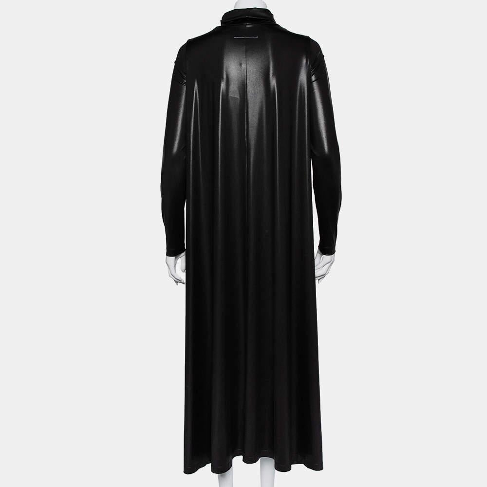 This bold dress is beautified with a flared silhouette and a gorgeous black hue. This Maison Martin Margiela maxi dress, when accessorized well, will look great for evening outings. The pleasing outfit is complete with long sleeves and a