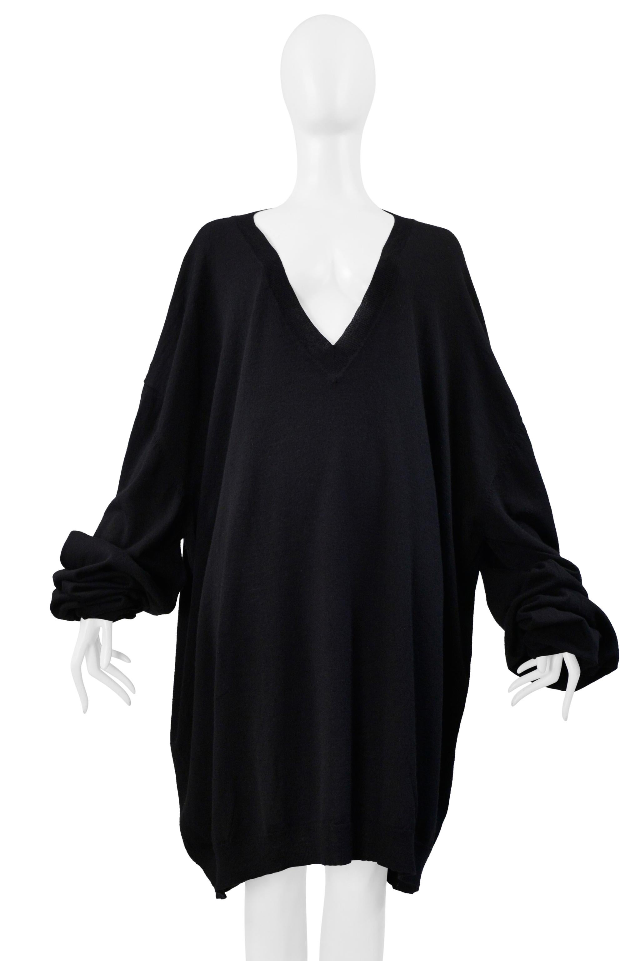 Maison Martin Margiela Schwarzer Pullover mit übergroßem V-Ausschnitt Ss 2000 im Angebot 6