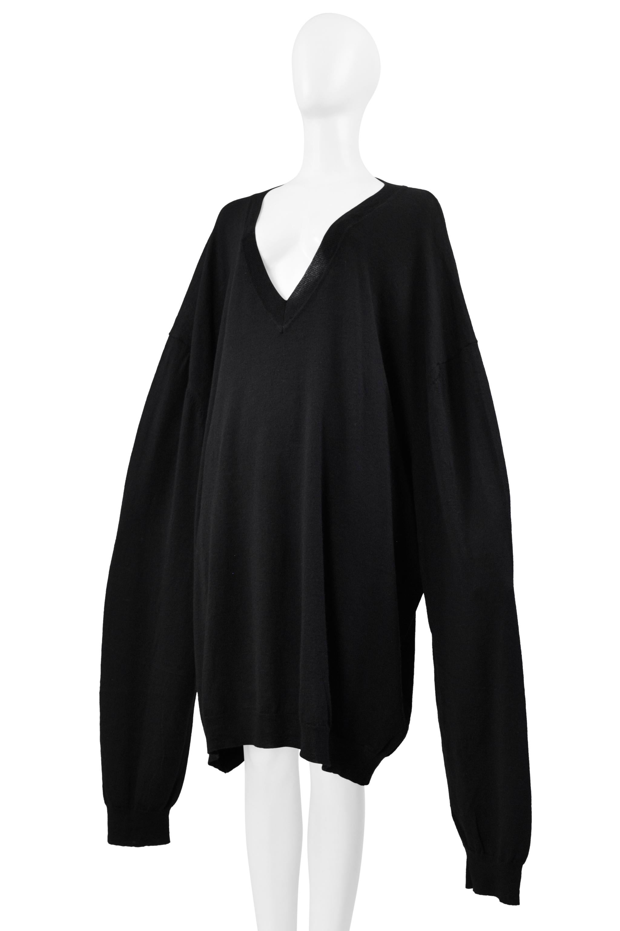 Maison Martin Margiela Schwarzer Pullover mit übergroßem V-Ausschnitt Ss 2000 im Angebot 8