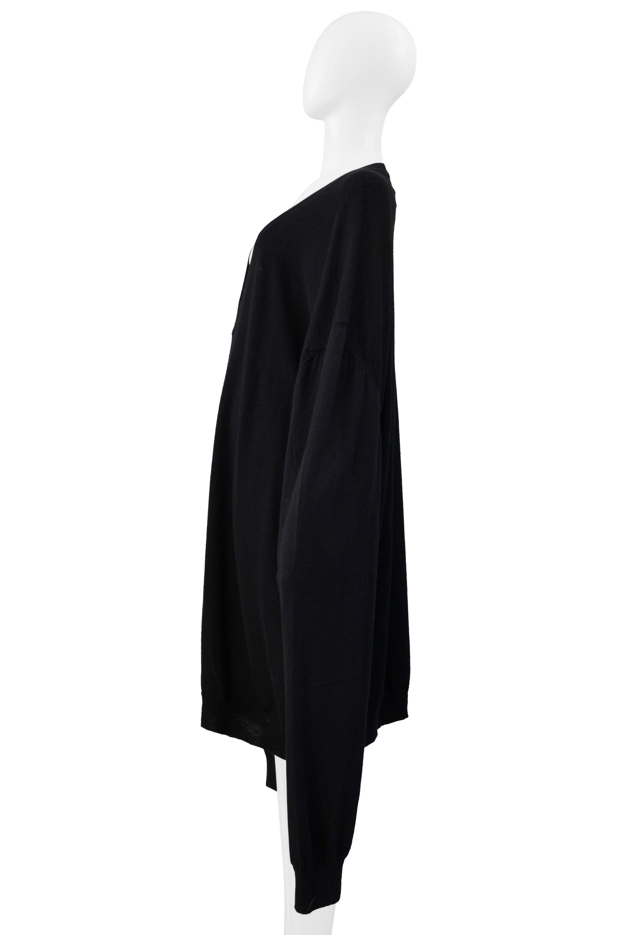 Maison Martin Margiela Schwarzer Pullover mit übergroßem V-Ausschnitt Ss 2000 im Angebot 9