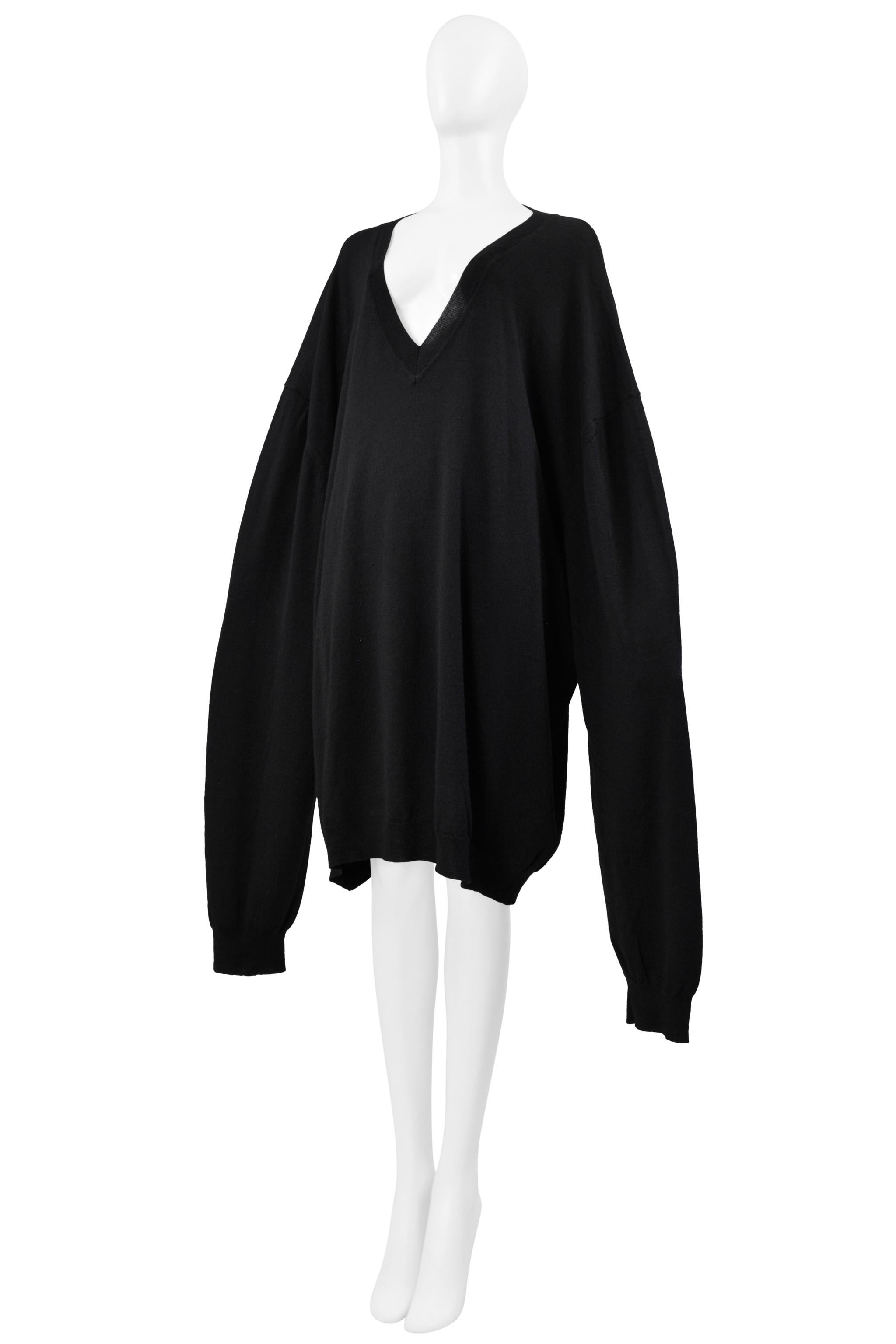 Maison Martin Margiela Schwarzer Pullover mit übergroßem V-Ausschnitt Ss 2000 im Zustand „Gut“ im Angebot in Los Angeles, CA