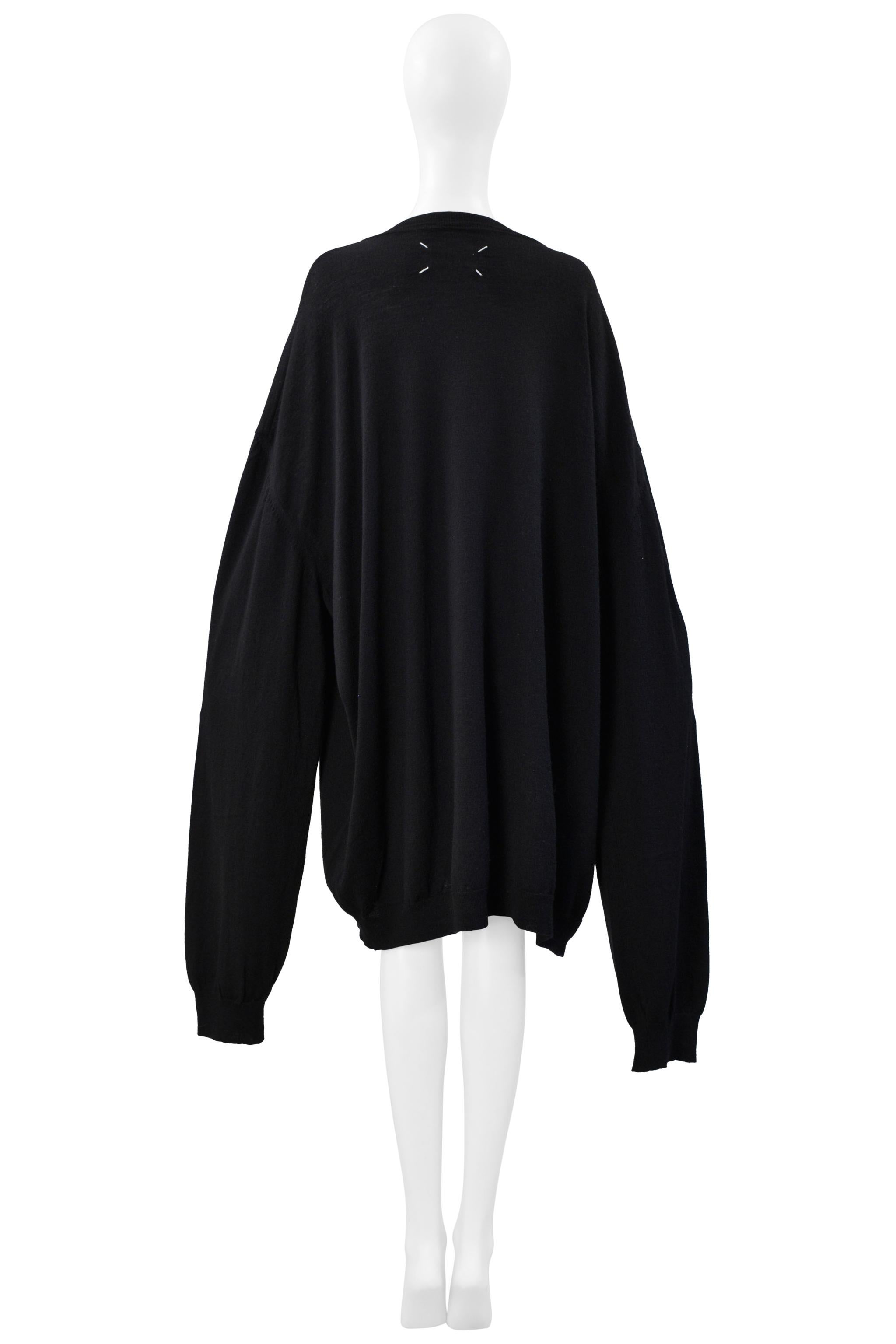 Maison Martin Margiela Schwarzer Pullover mit übergroßem V-Ausschnitt Ss 2000 im Angebot 1