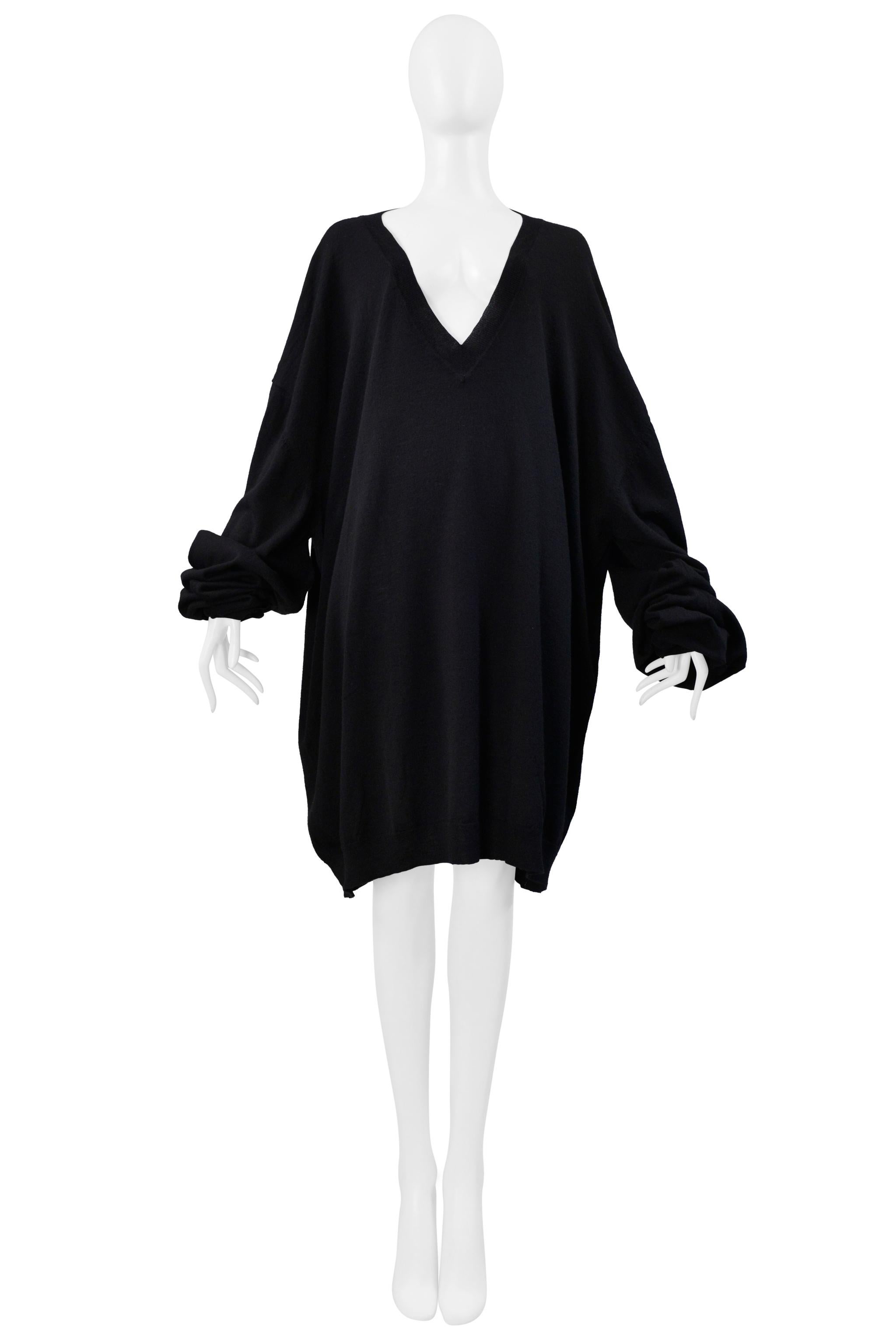 Maison Martin Margiela Schwarzer Pullover mit übergroßem V-Ausschnitt Ss 2000 im Angebot 2