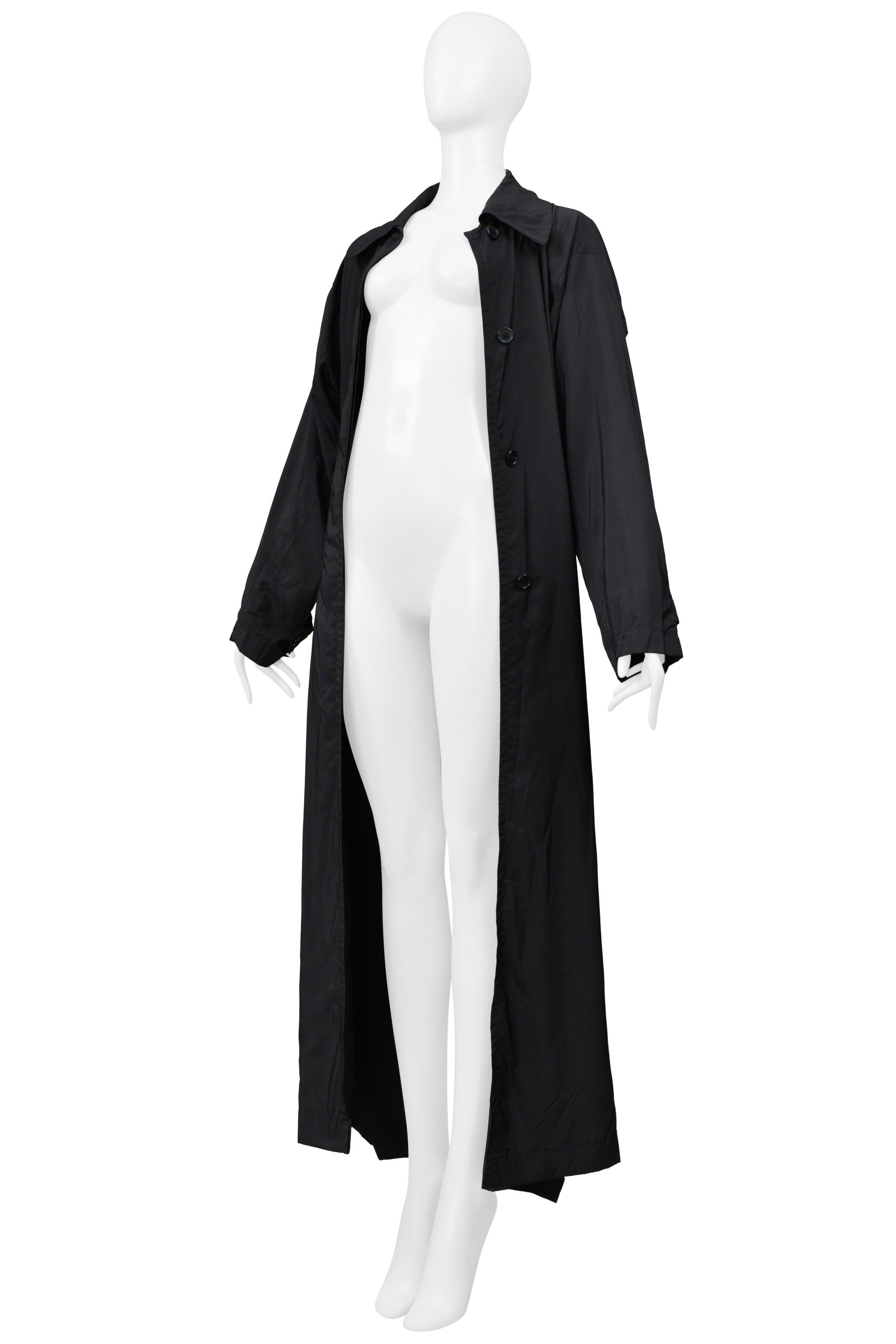 Noir Maison Martin Margiela Imperméable noir brillant Avec  Fente dans le dos 2000 en vente