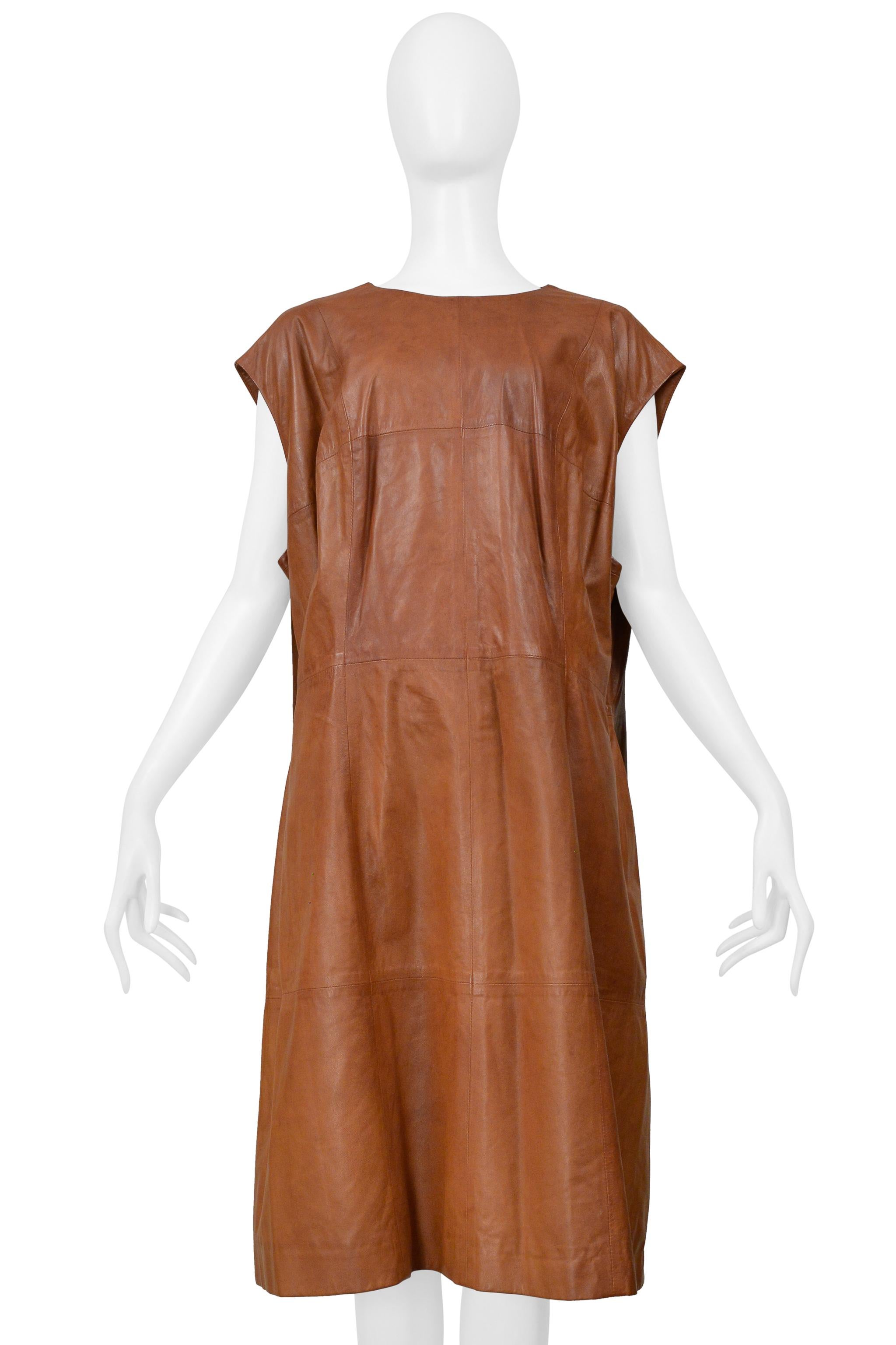 Marron Maison Martin Margiela - Robe oversize en cuir marron 2001 en vente