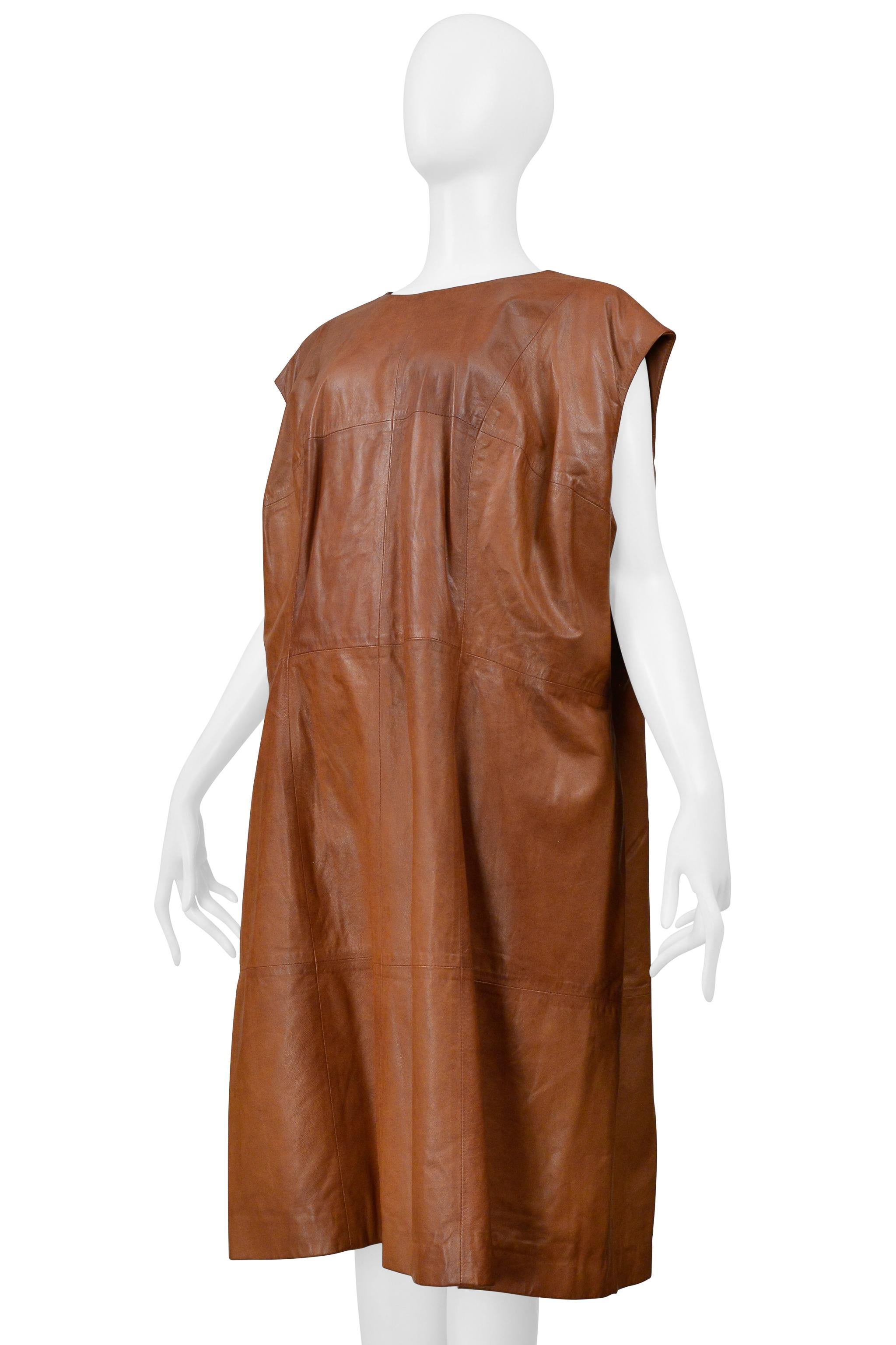 Maison Martin Margiela - Robe oversize en cuir marron 2001 Pour femmes en vente