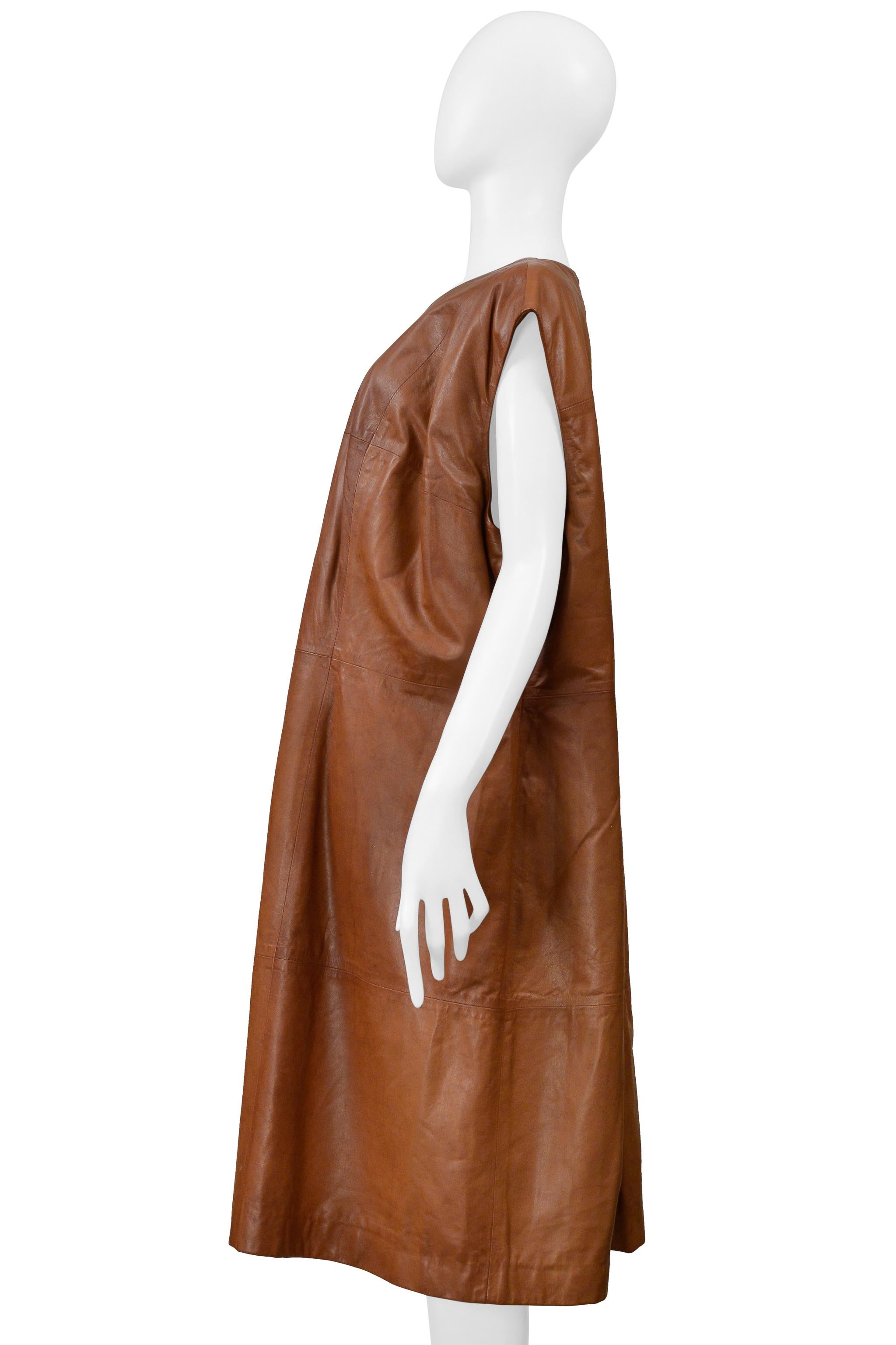Maison Martin Margiela - Robe oversize en cuir marron 2001 en vente 1