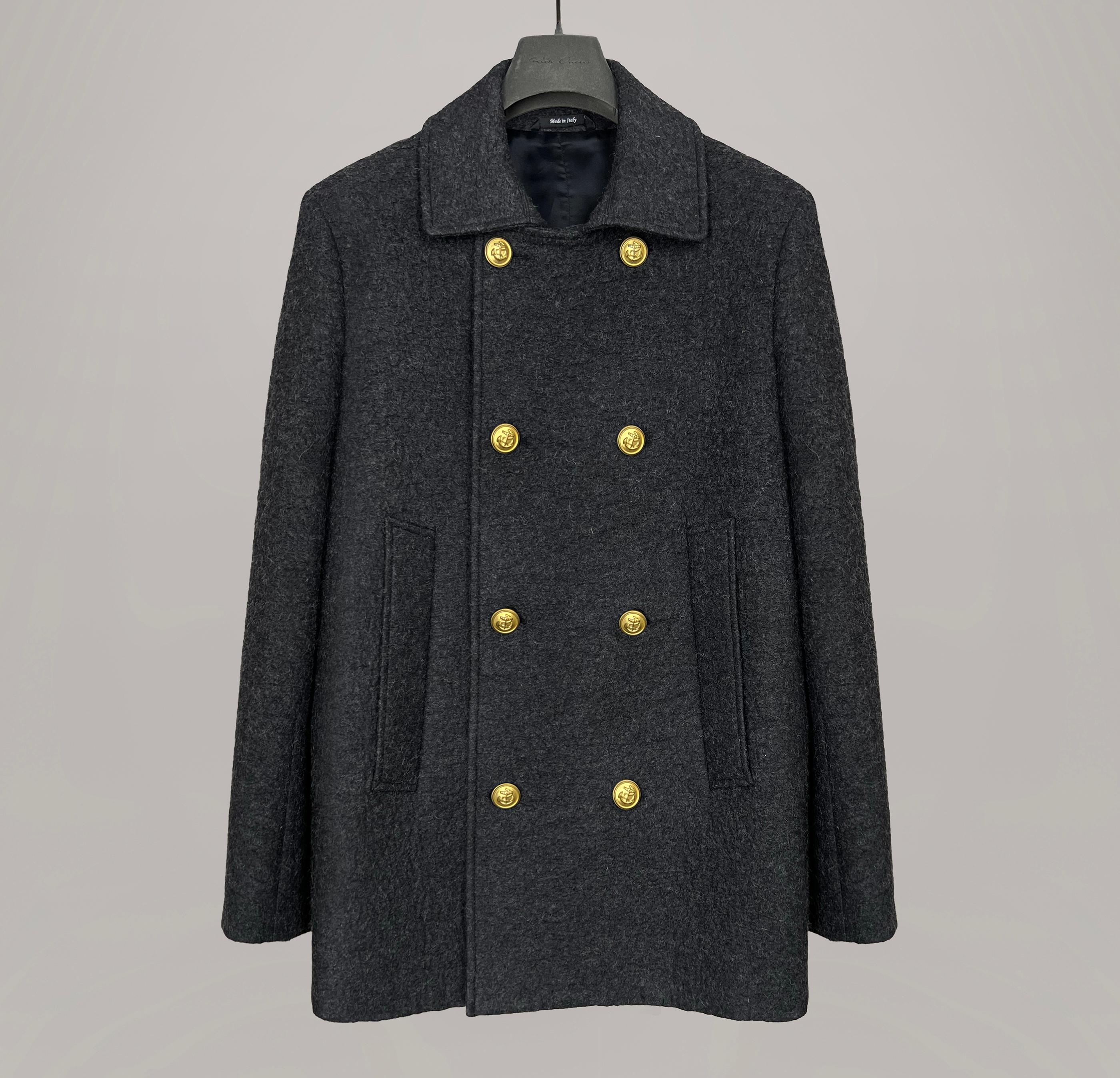 Nuovo senza etichette
Maison Martin Margiela
cappotto in lana Coates
A. Winter 2014

linea 14
taglia IT48
prodotto in Italia
colore: carbone

 

composizione: 81% lana + 19% poliestere
Rivestimento: 100% poliuretano
fodera: 100% viscosa

