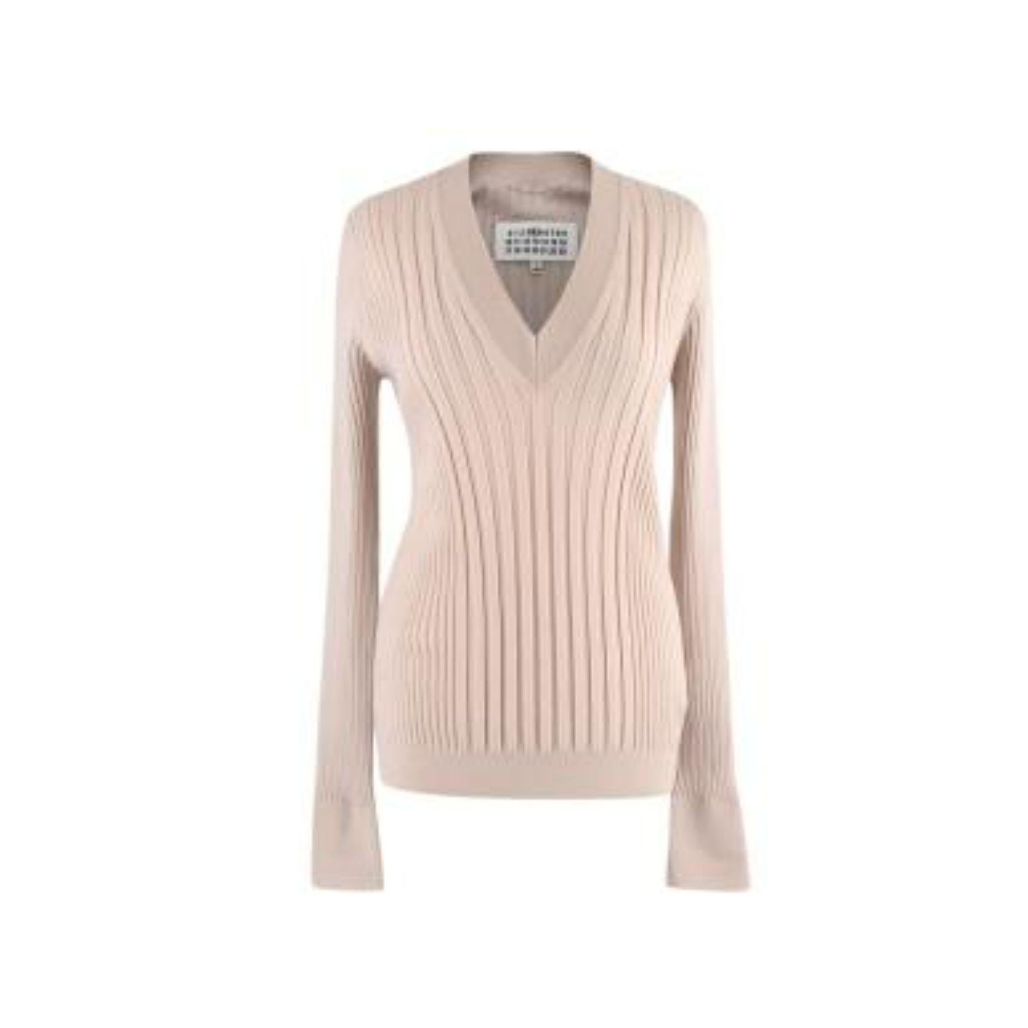 Maison Martin Margiela Cream Wide Ribbed Knit Top

- Long sleeved
- V - neckline
- Ribbed throughout
- Thin construction
- Stretch in material

Material
100% Lana Wool

9.5/10 Excellent condition

PLEASE NOTE, THESE ITEMS ARE PRE-OWNED AND MAY SHOW