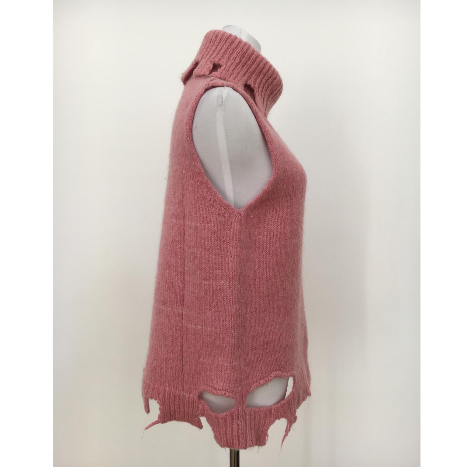 Maison Martin Margiela destroyed sleeveless Pink Knit AW 2000 In Good Condition In Berlin, DE