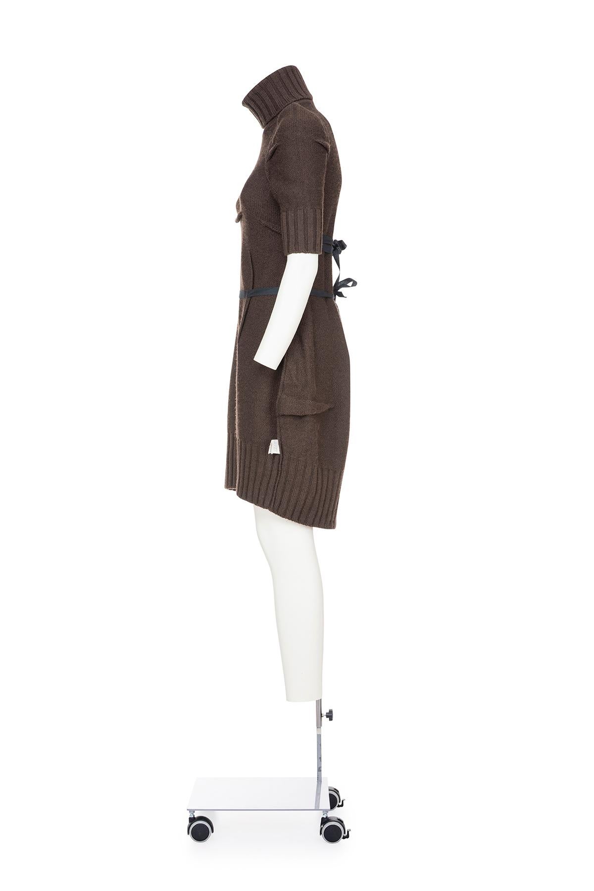 Femenino o masculino MAISON MARTIN MARGIELA principios de los 90  icónico y raro mini vestido de punto de cuello alto en venta