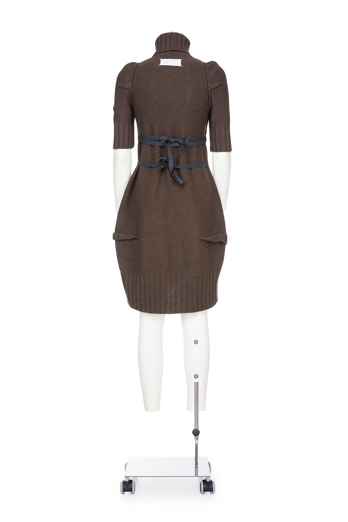 MAISON MARTIN MARGIELA principios de los 90  icónico y raro mini vestido de punto de cuello alto en venta 1