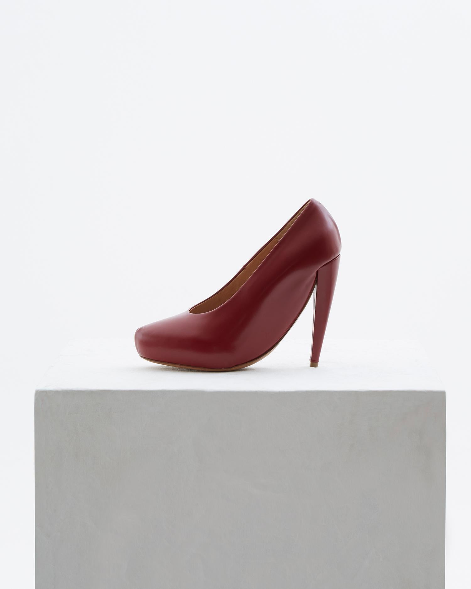 Brown Maison Martin Margiela F/W 2010 Red leather pumps 