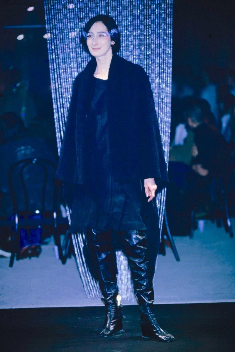 MAISON MARTIN MARGIELA FW 01 Iconic and rare knitted checked oversize cape in vendita 3