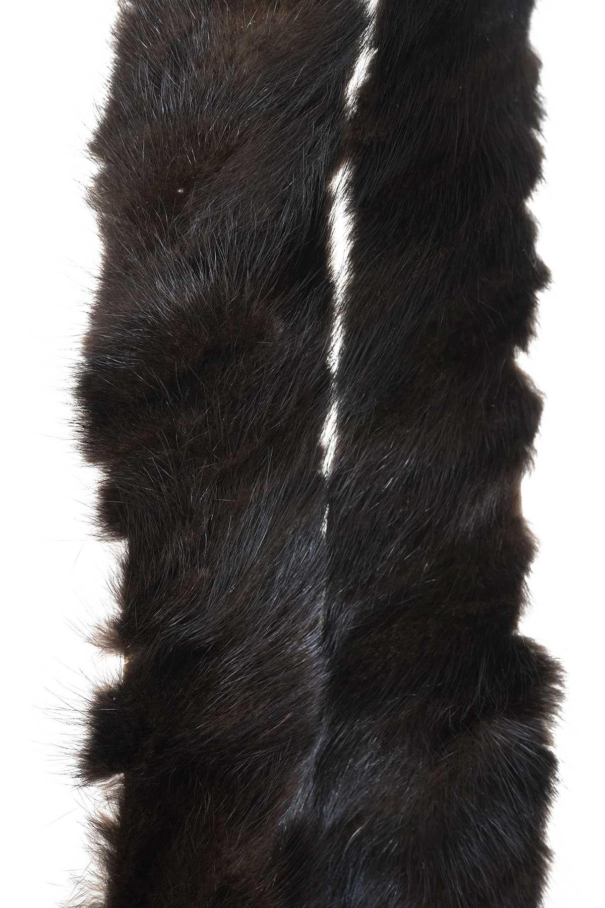 Fall Winter 2001 iconic and rare upcycled mink scarf by Maison Martin Margiela.
Original box.
The composition is 100% fur.