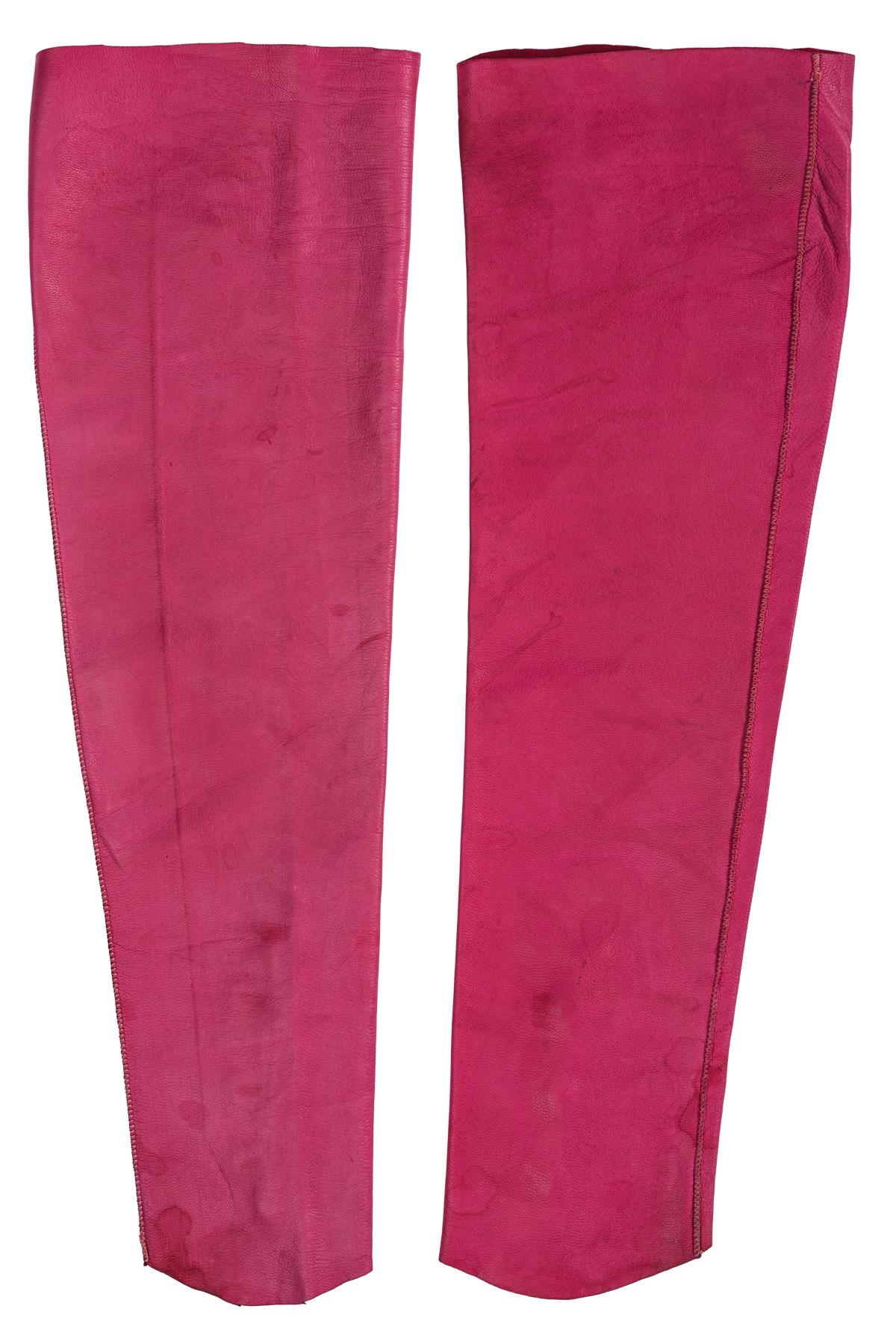 Iconici e rari manicotti in pelle rosa dell'autunno-inverno 1995 di Maison Martin Margiela
Bottoni rivestiti in pelle
100% pelle