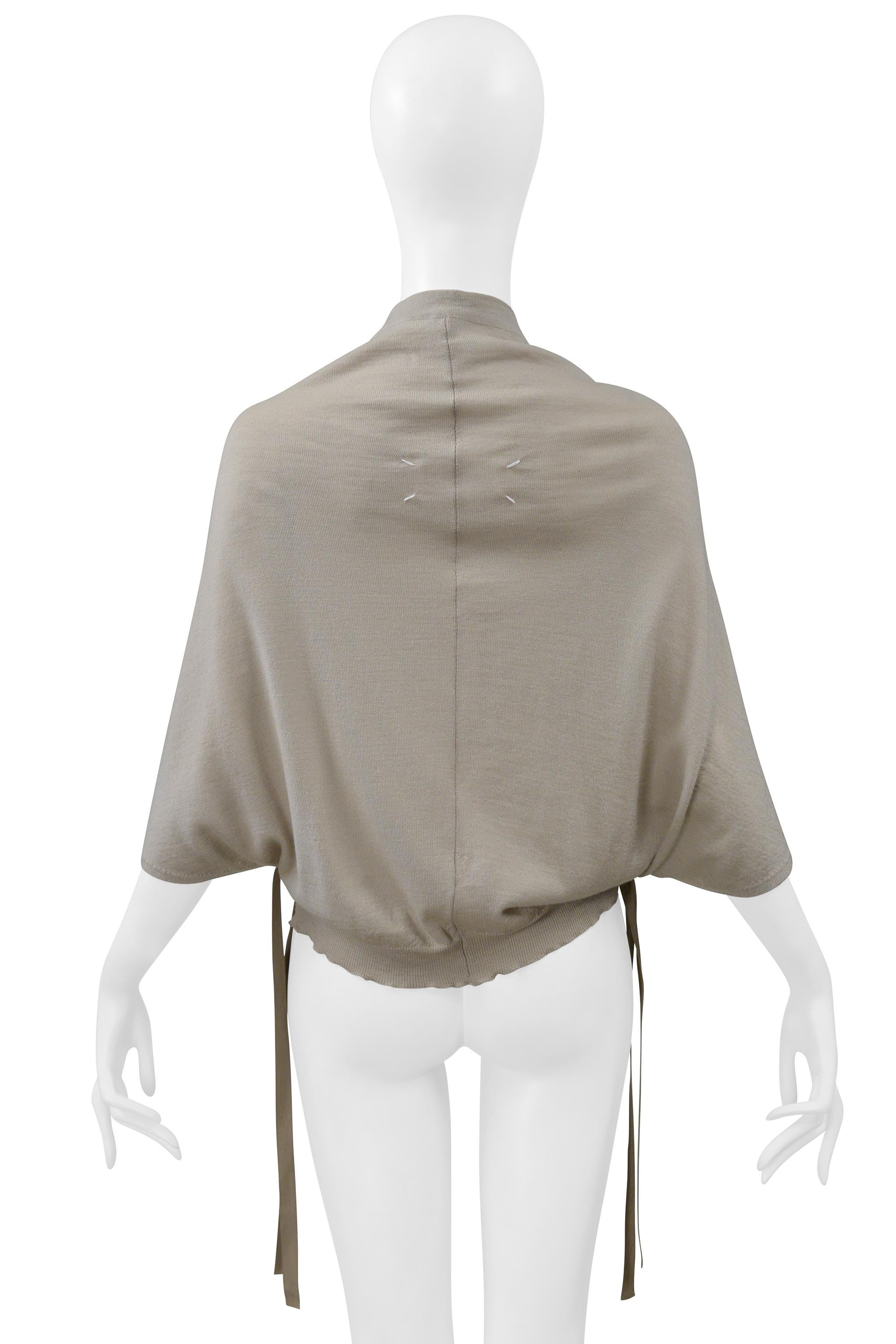 Maison Martin Margiela Graue Strickjacke Cape mit Krawatten Ss 2000 Damen im Angebot