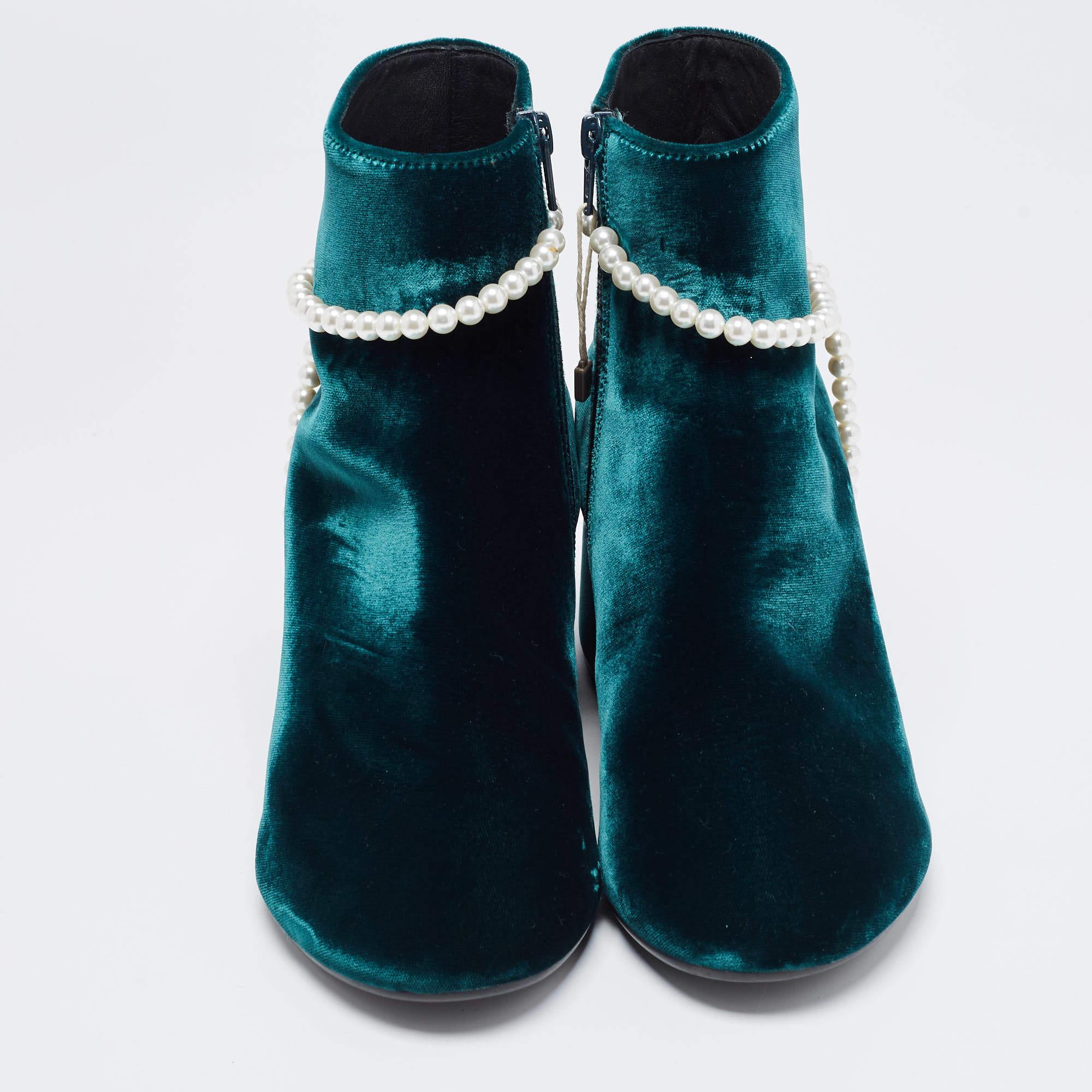 Maison Martin Margiela Green Velvet Embellished Ankle Boots Size 39 In New Condition In Dubai, Al Qouz 2