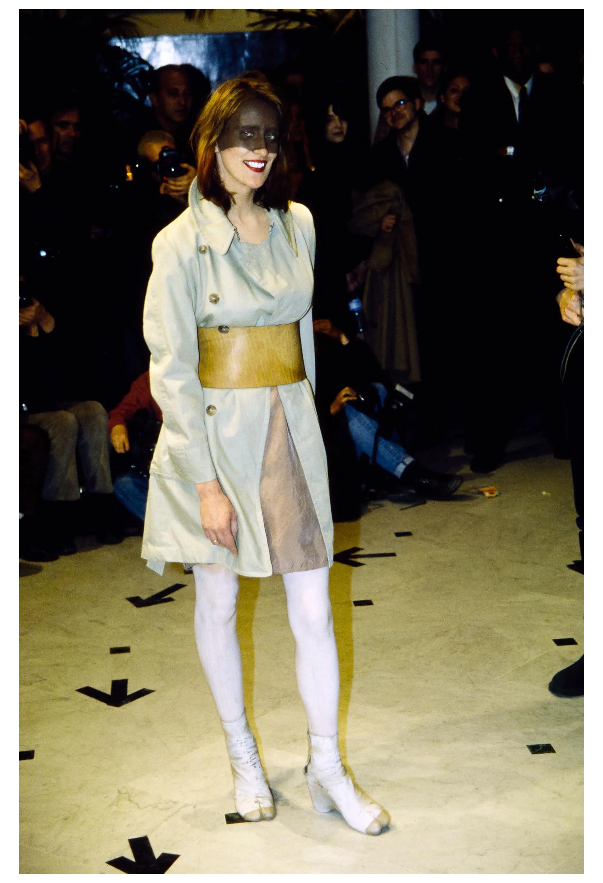 Maison Martin Margiela Manteau en mohair gris avec fermetures à glissière verticales et ceinture en cuir 2000 en vente 1