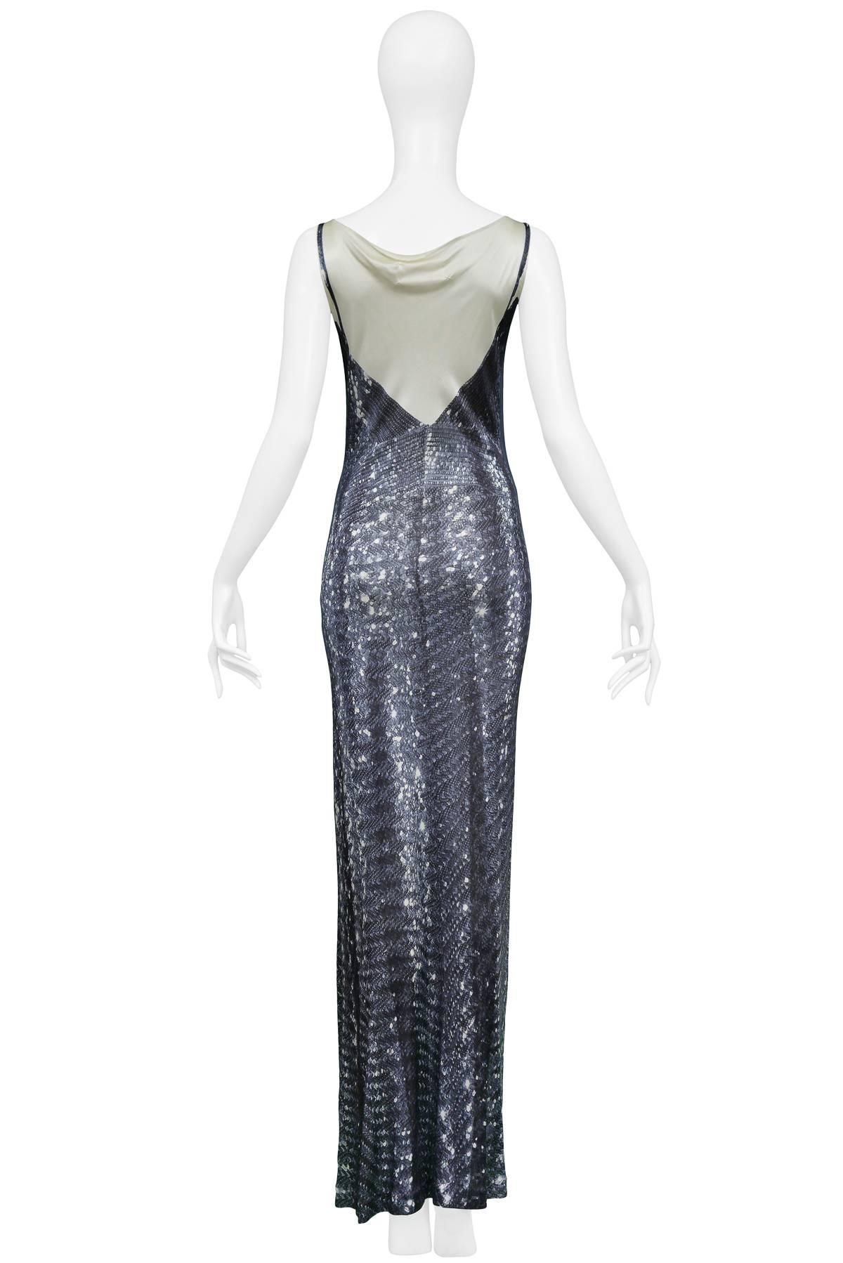 MAISON MARTIN MARGIELA
ICONIC SEQUIN PRINT DRESS 1996
Condition : Excellent Vintage Condition
Size : Small/Medium
Vintage blue tone Martin Margiela trompe l'oeil sequin print silk jersey gown. Off set print featured on both sides. Collection 1996.