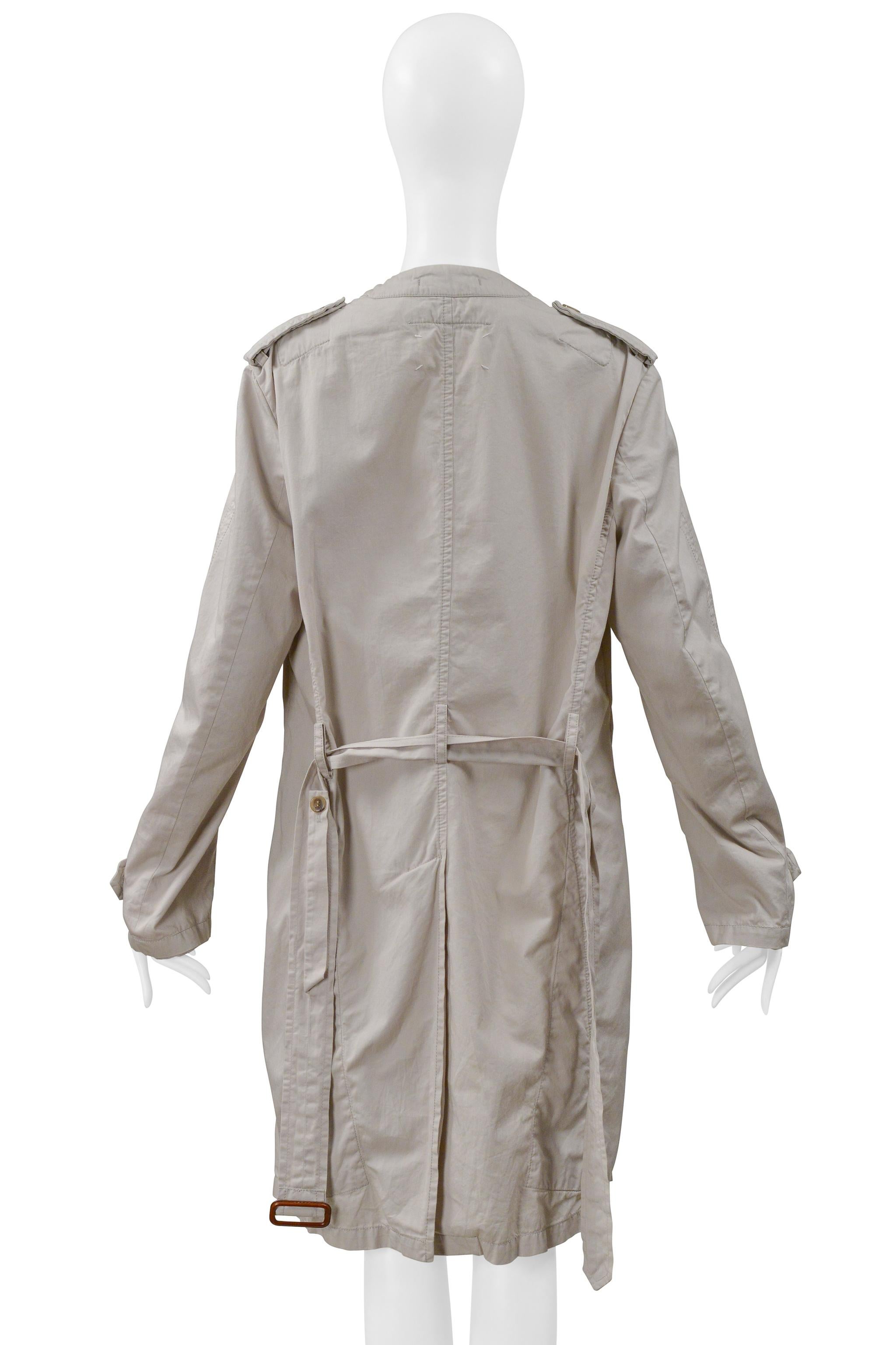 Maison Martin Margiela Manteau trench déconstruit et plié en kaki 2001 Pour femmes en vente
