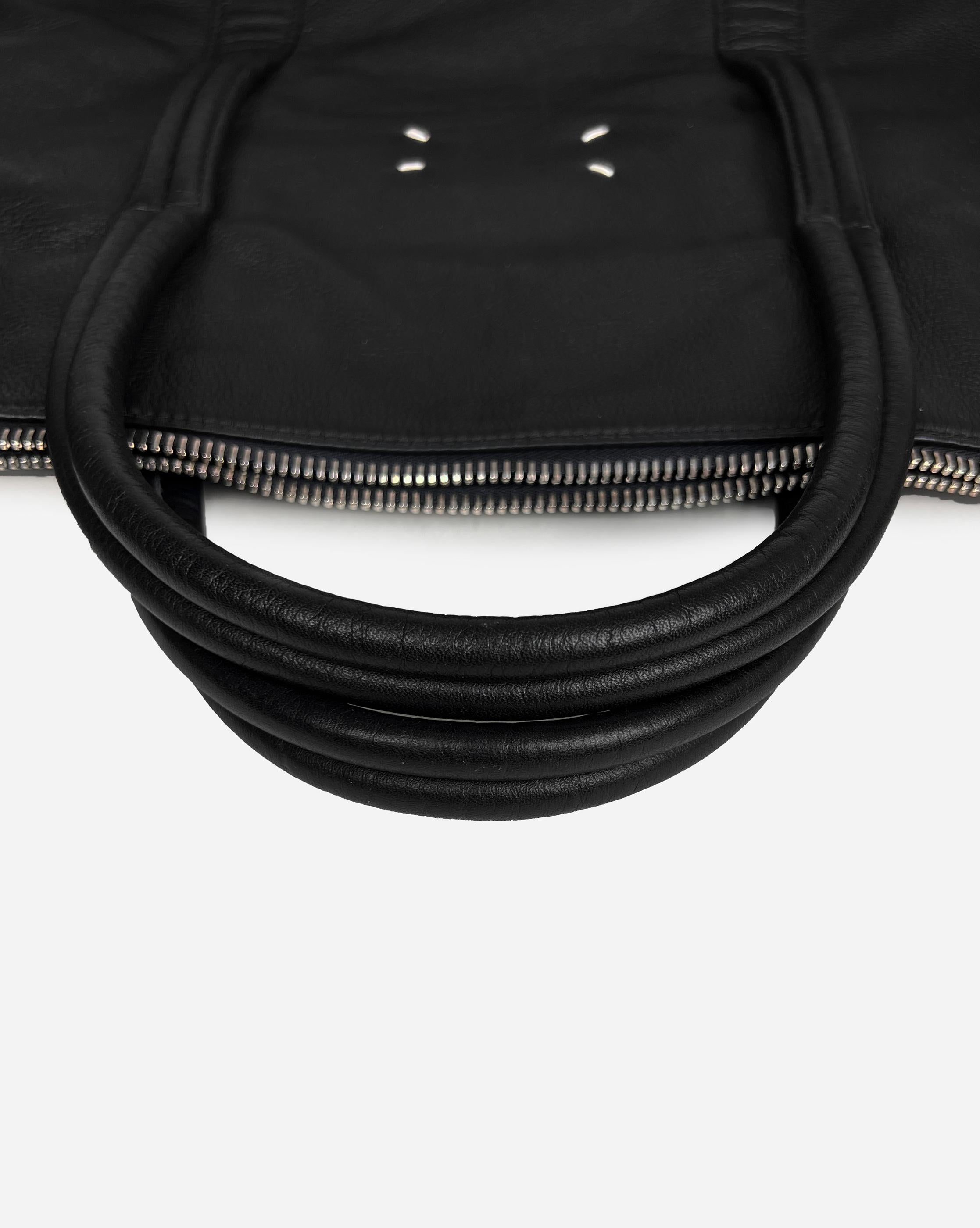 Maison Martin Margiela Leder-Reisetasche mit Schulterriemen im Angebot 8