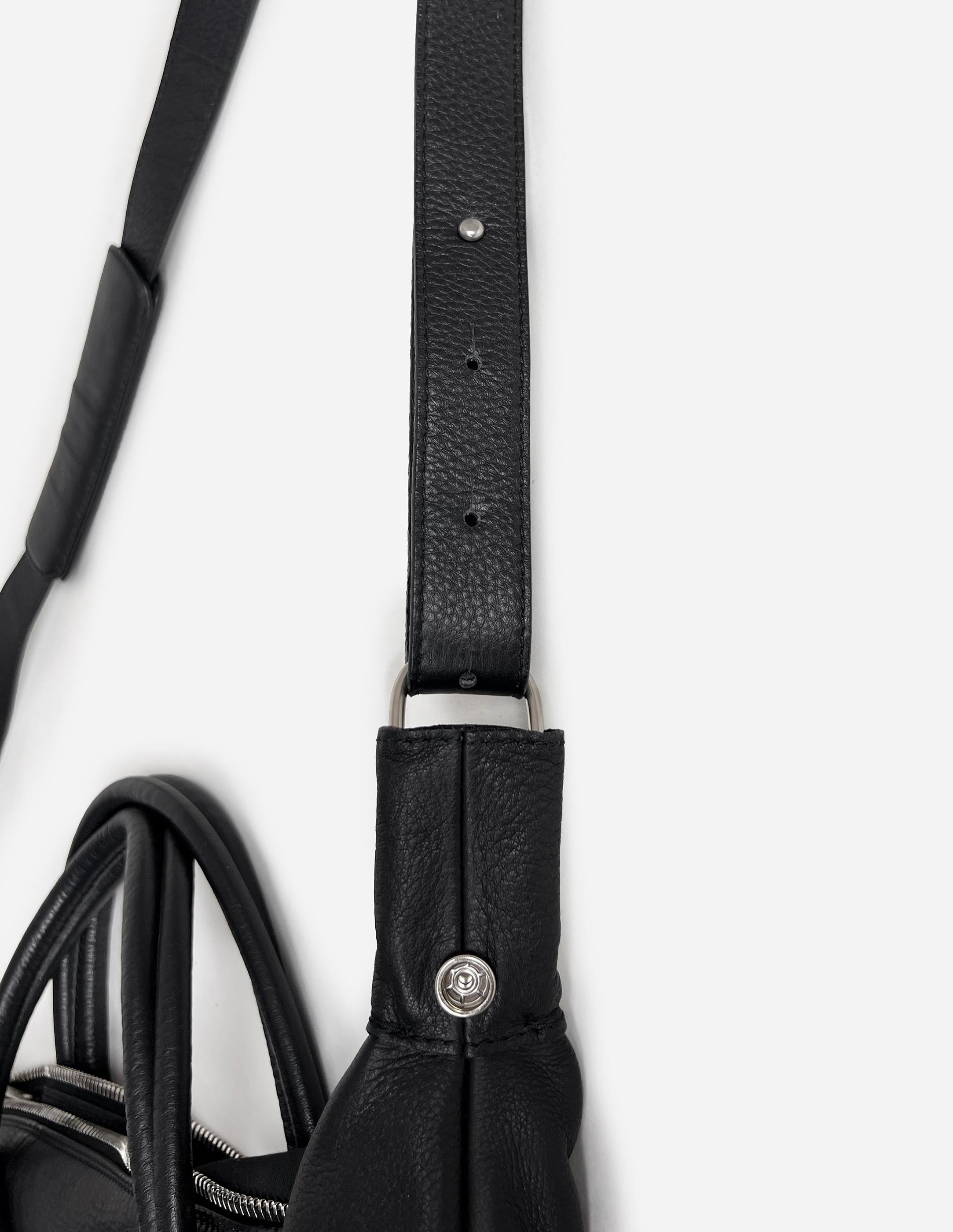 Maison Martin Margiela Leder-Reisetasche mit Schulterriemen im Angebot 10