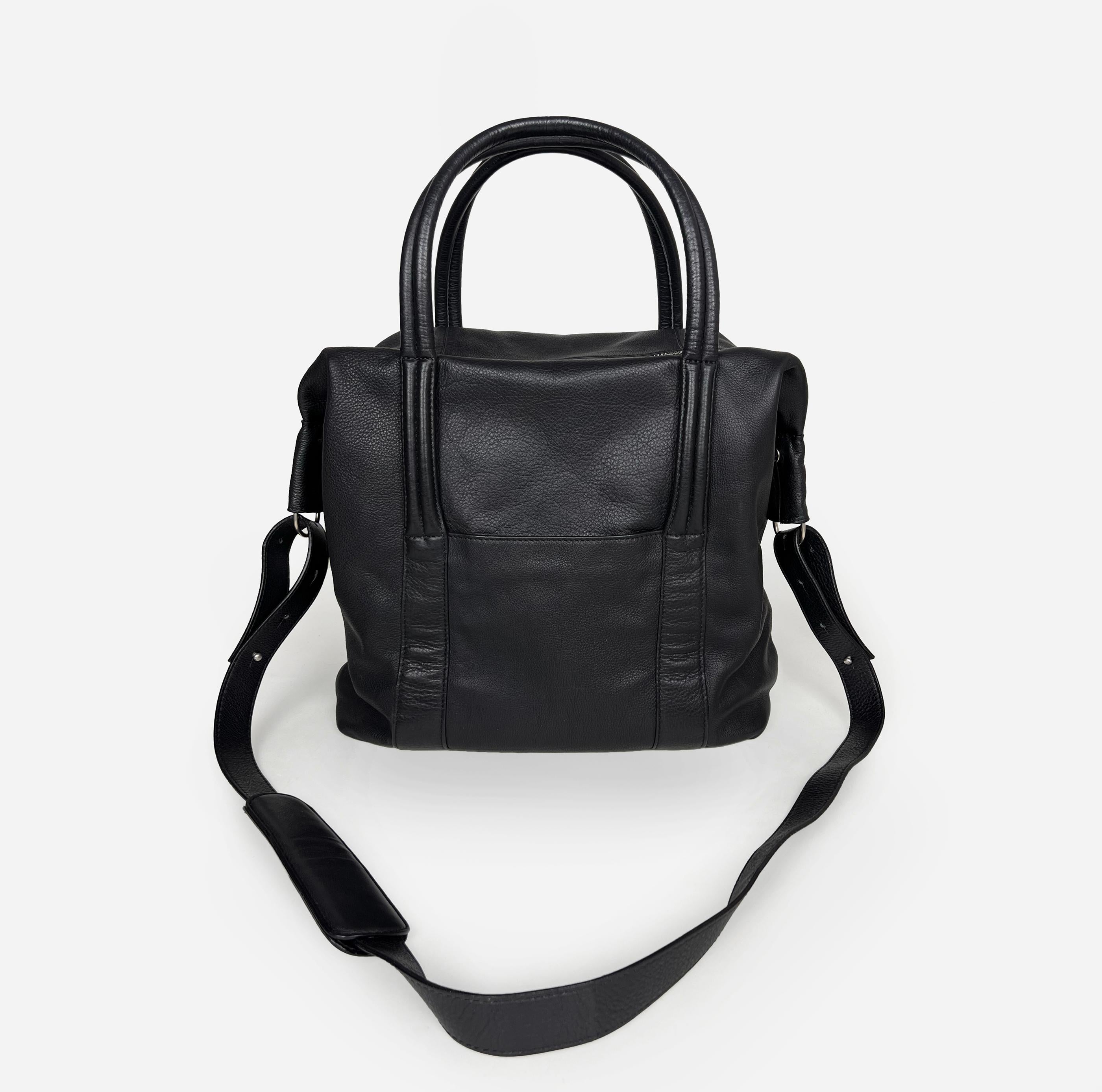 Maison Martin Margiela Leder-Reisetasche mit Schulterriemen (Schwarz) im Angebot