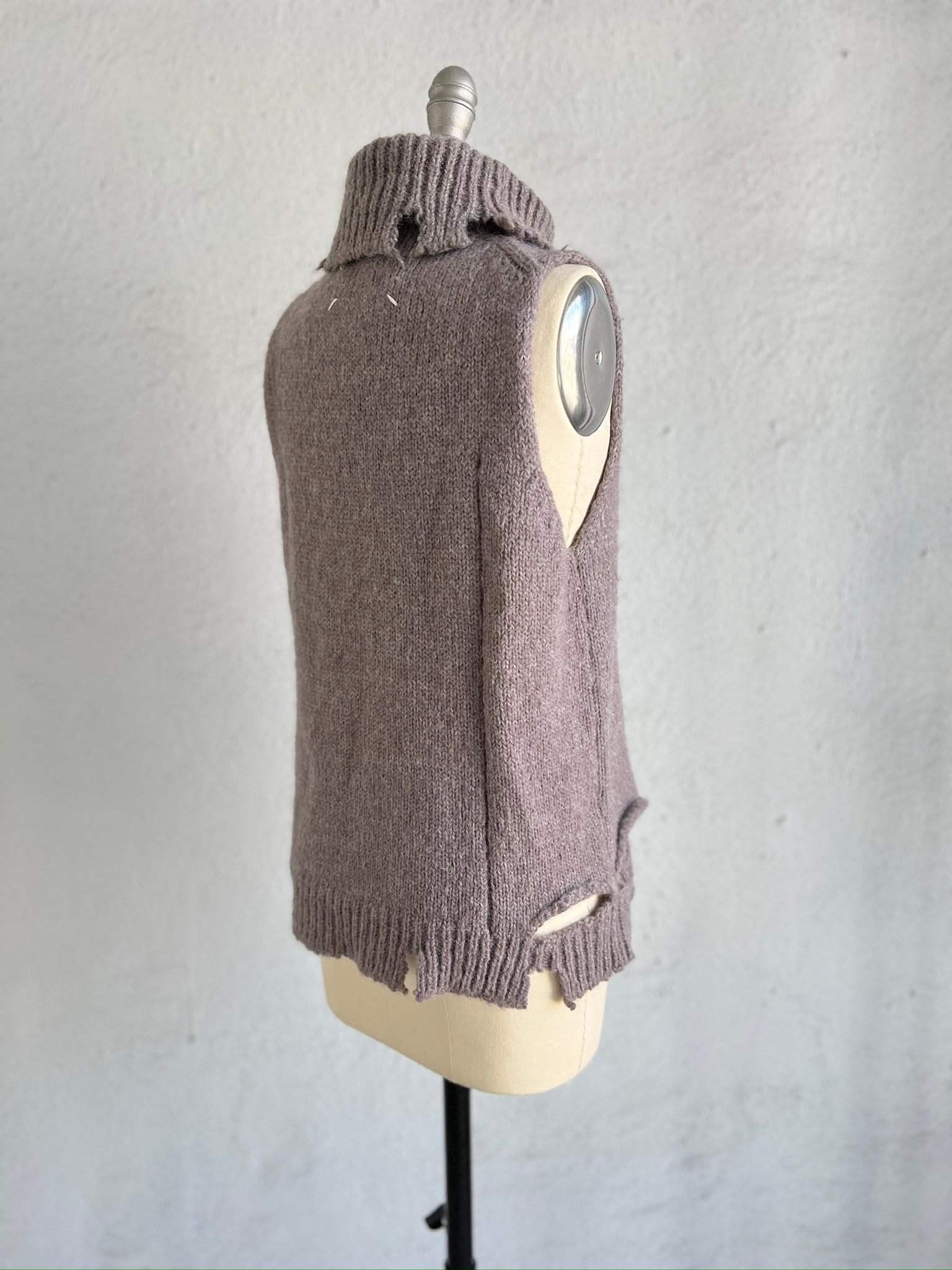 Maison Martin Margiela Mauve Pull déconstruit à col montant 2001 en vente 2