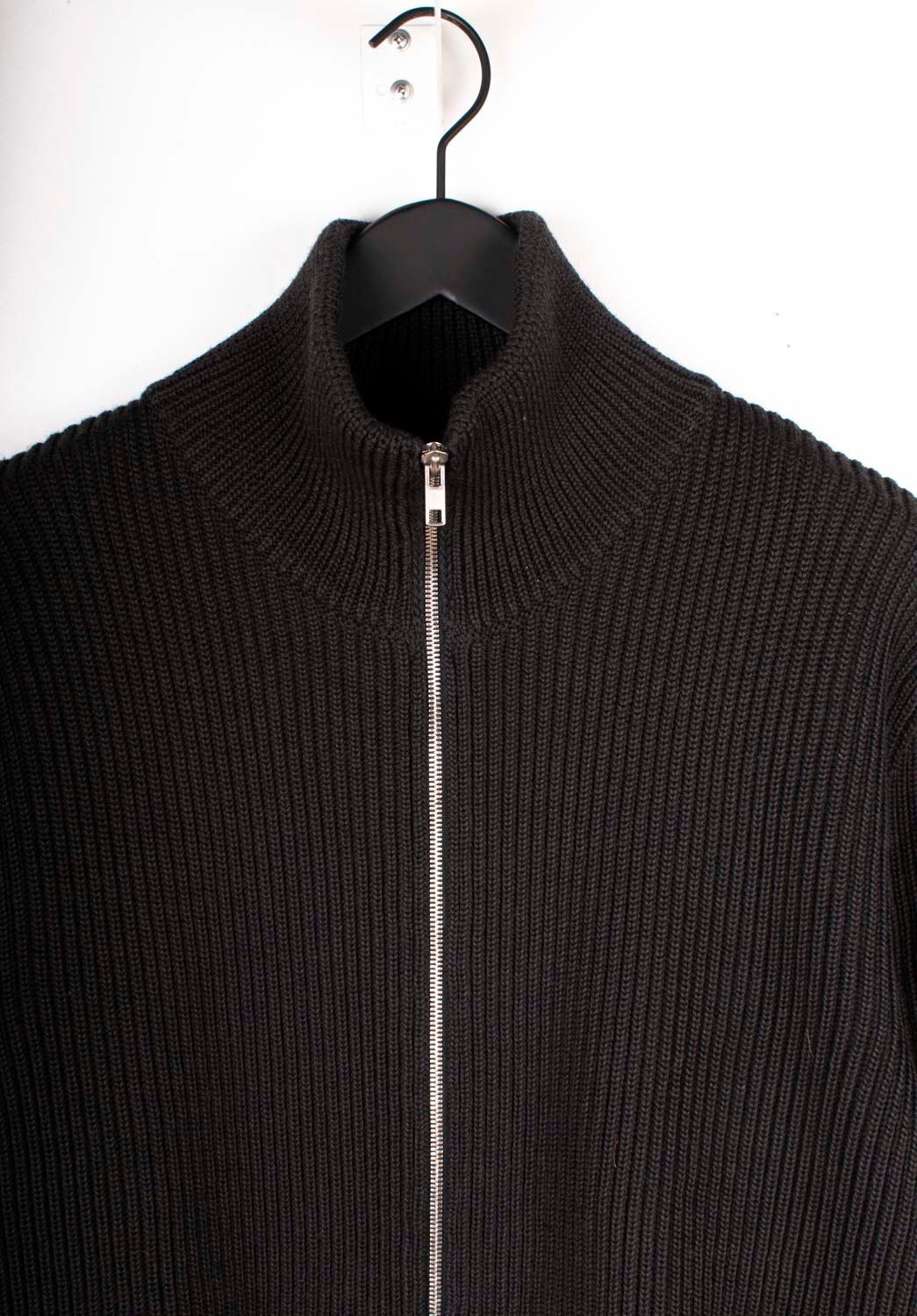 Consultez mes autres annonces. A beaucoup d'autres vêtements de marque à vendre. Ouvert à toutes les offres.
L'article mis en vente est 100% authentique Martin Margiela Trucker Men Sweater, ASH0
Couleur : gris
(La couleur réelle peut varier